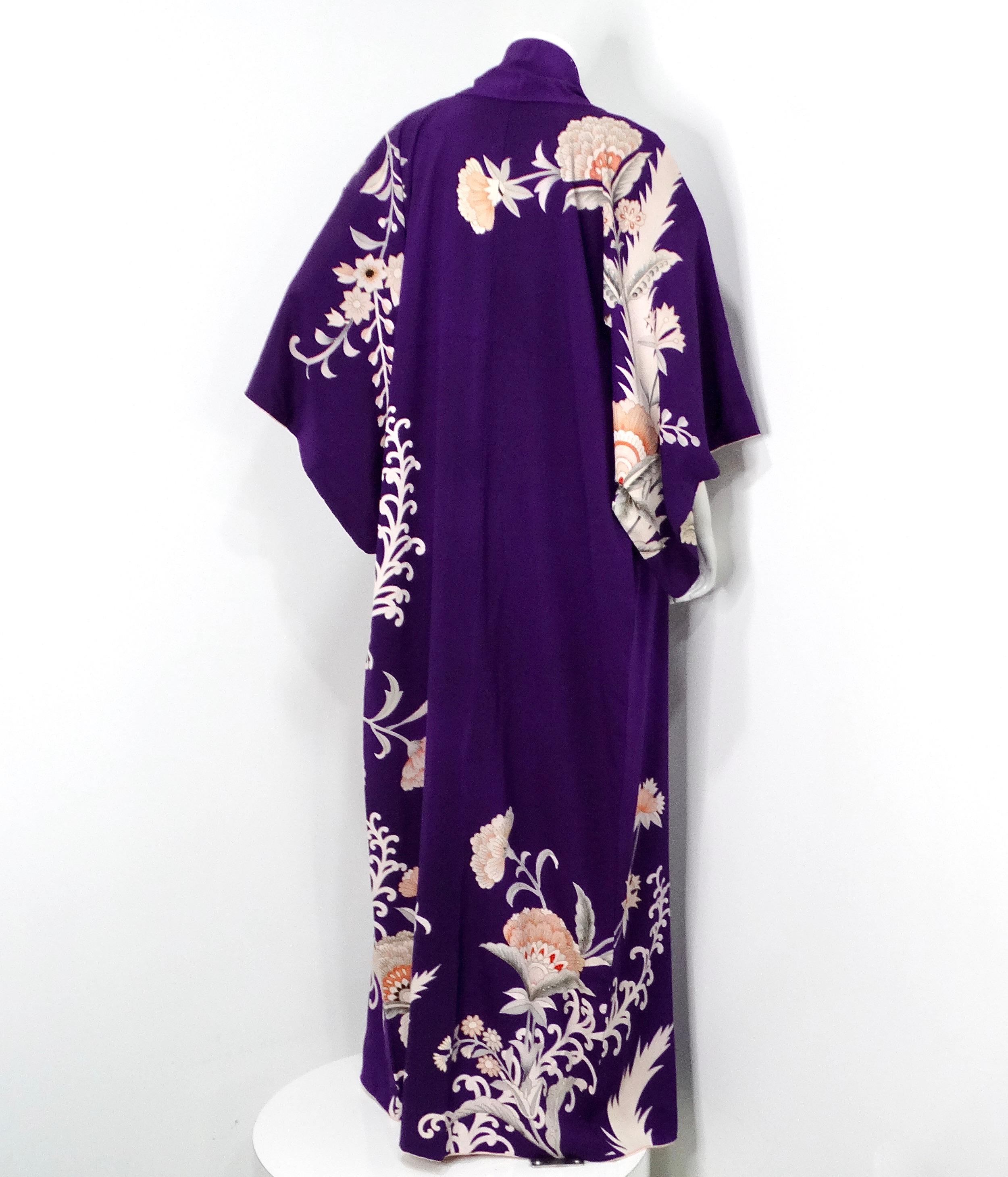 Handmade Japanese Purple Floral Print Silk Kimono circa 1950s For Sale 2