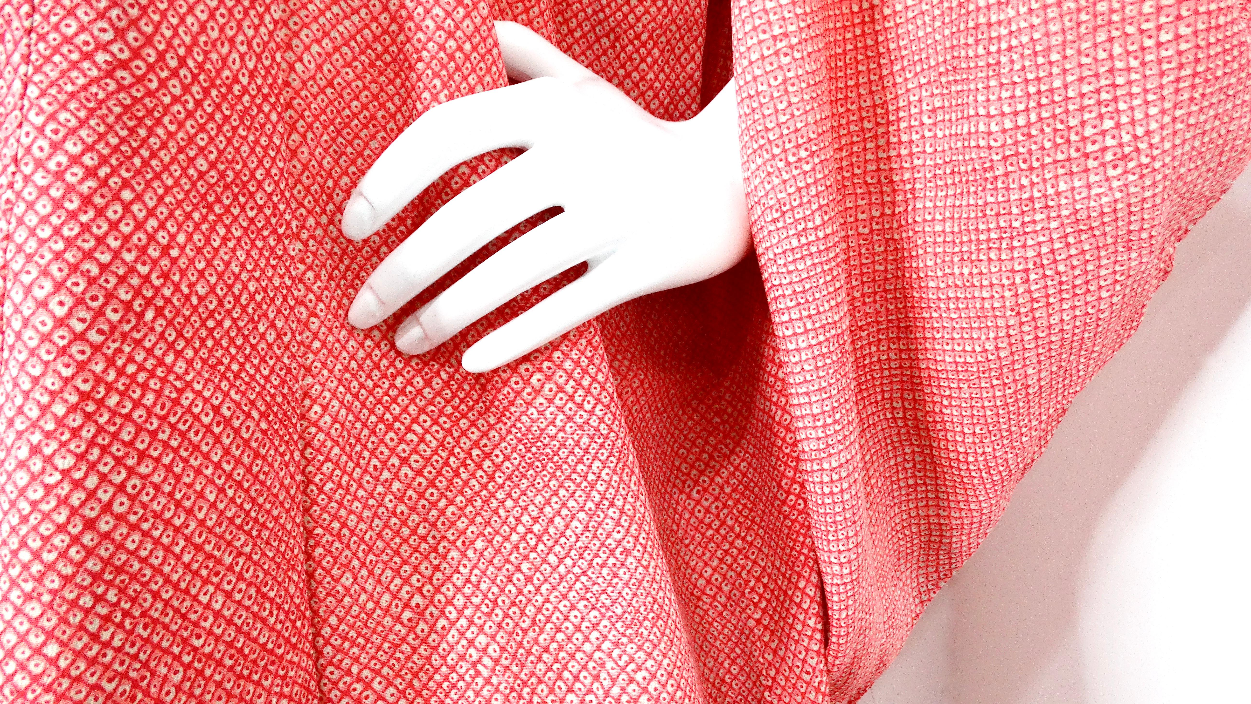 De las mujeres Kimono tradicional japonés hecho a mano con estampado shibori rosa circa años 50 en venta