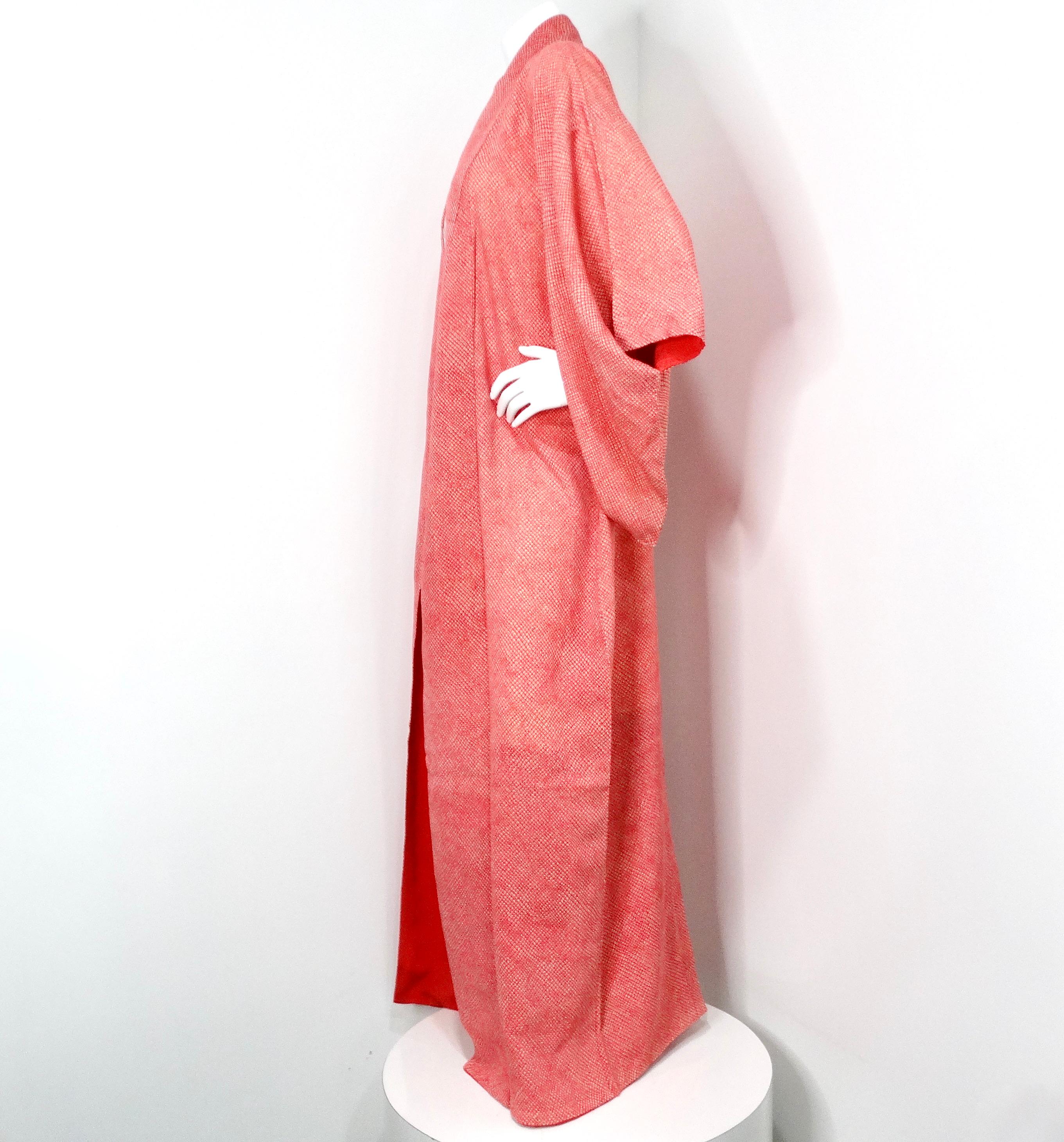 Kimono tradicional japonés hecho a mano con estampado shibori rosa circa años 50 en venta 1