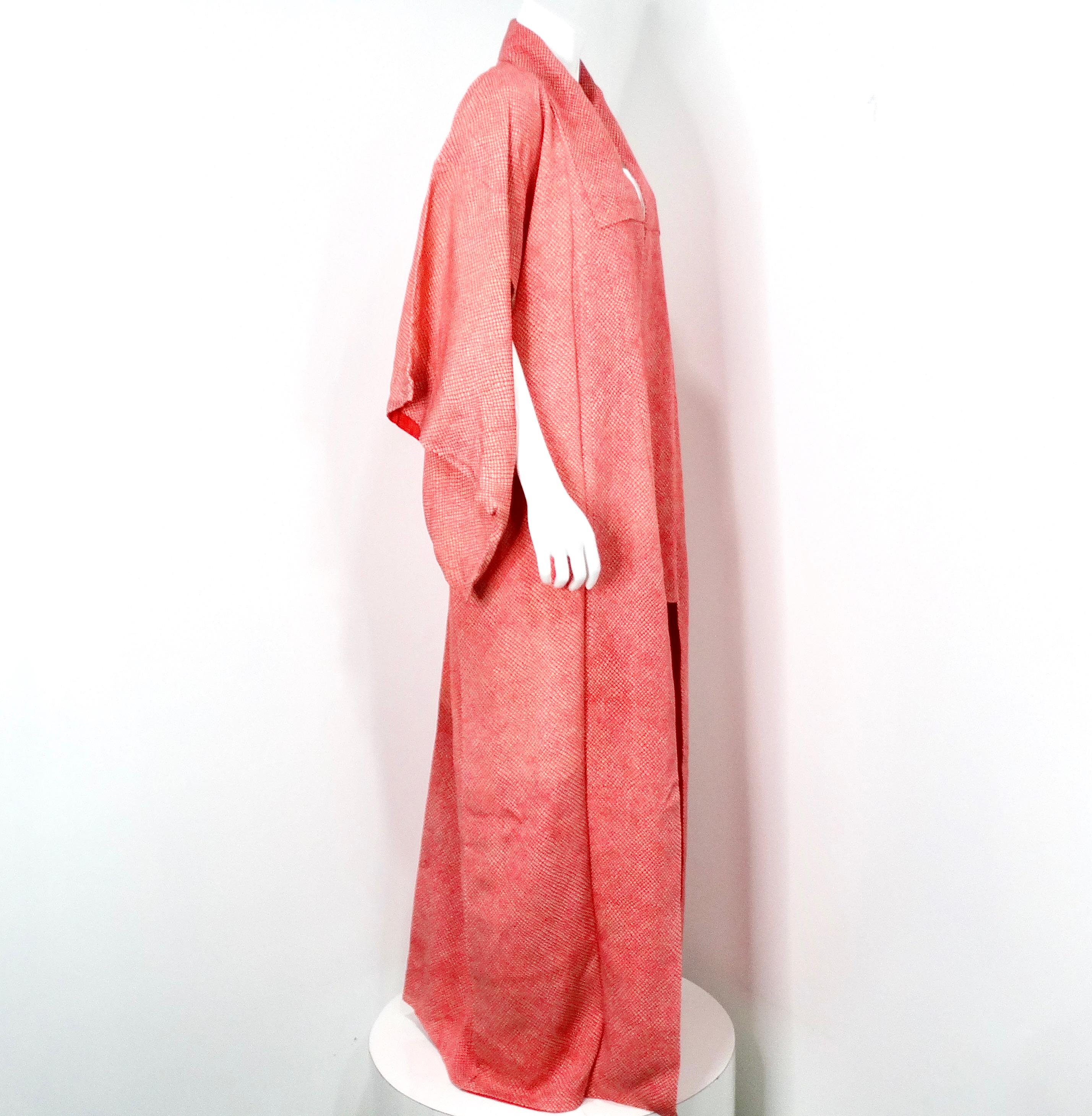 Kimono tradicional japonés hecho a mano con estampado shibori rosa circa años 50 en venta 4