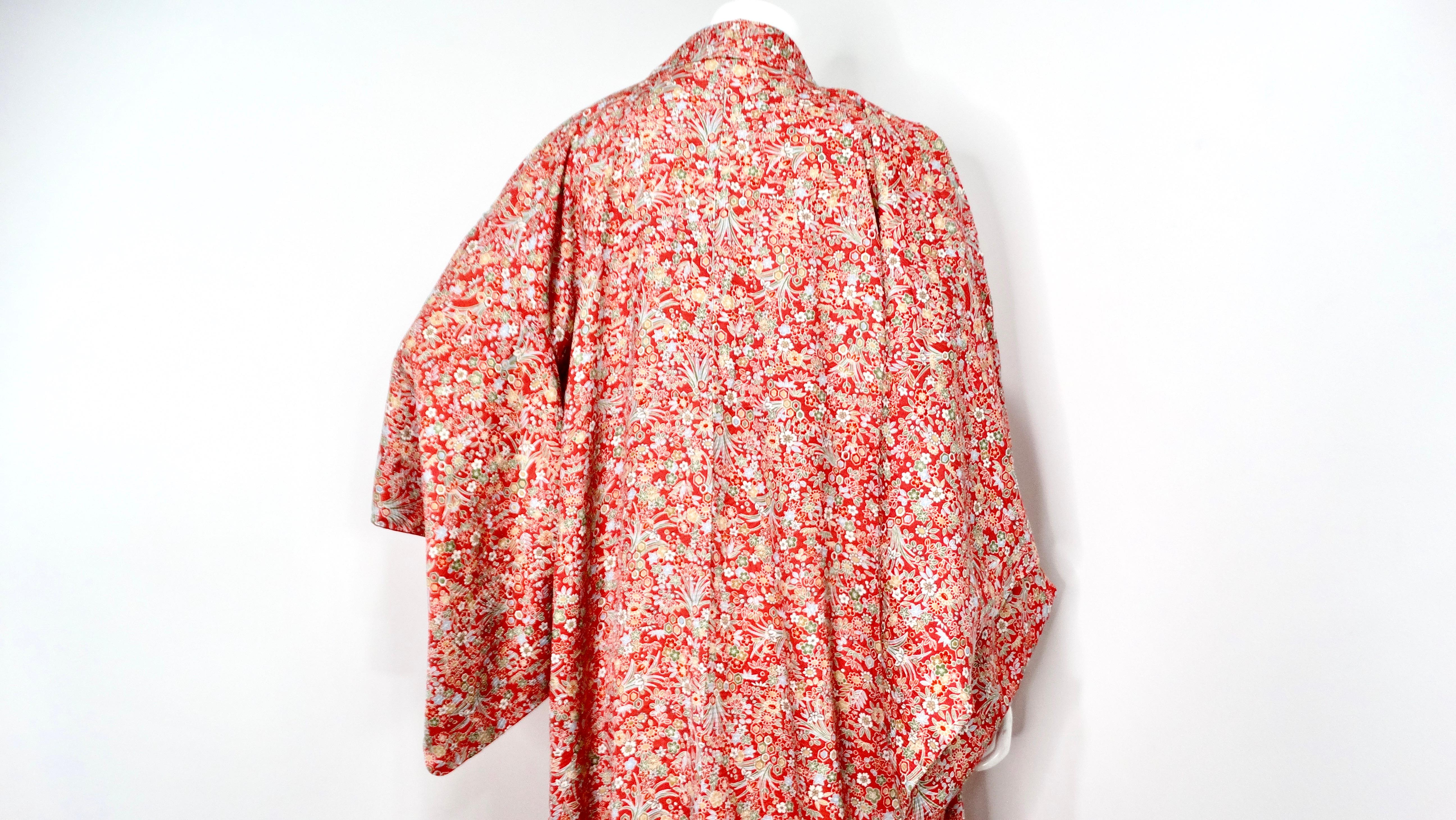 Handgefertigter japanischer Seidenkimono mit rotem Blumendruck, circa 1950er Jahre im Angebot 4
