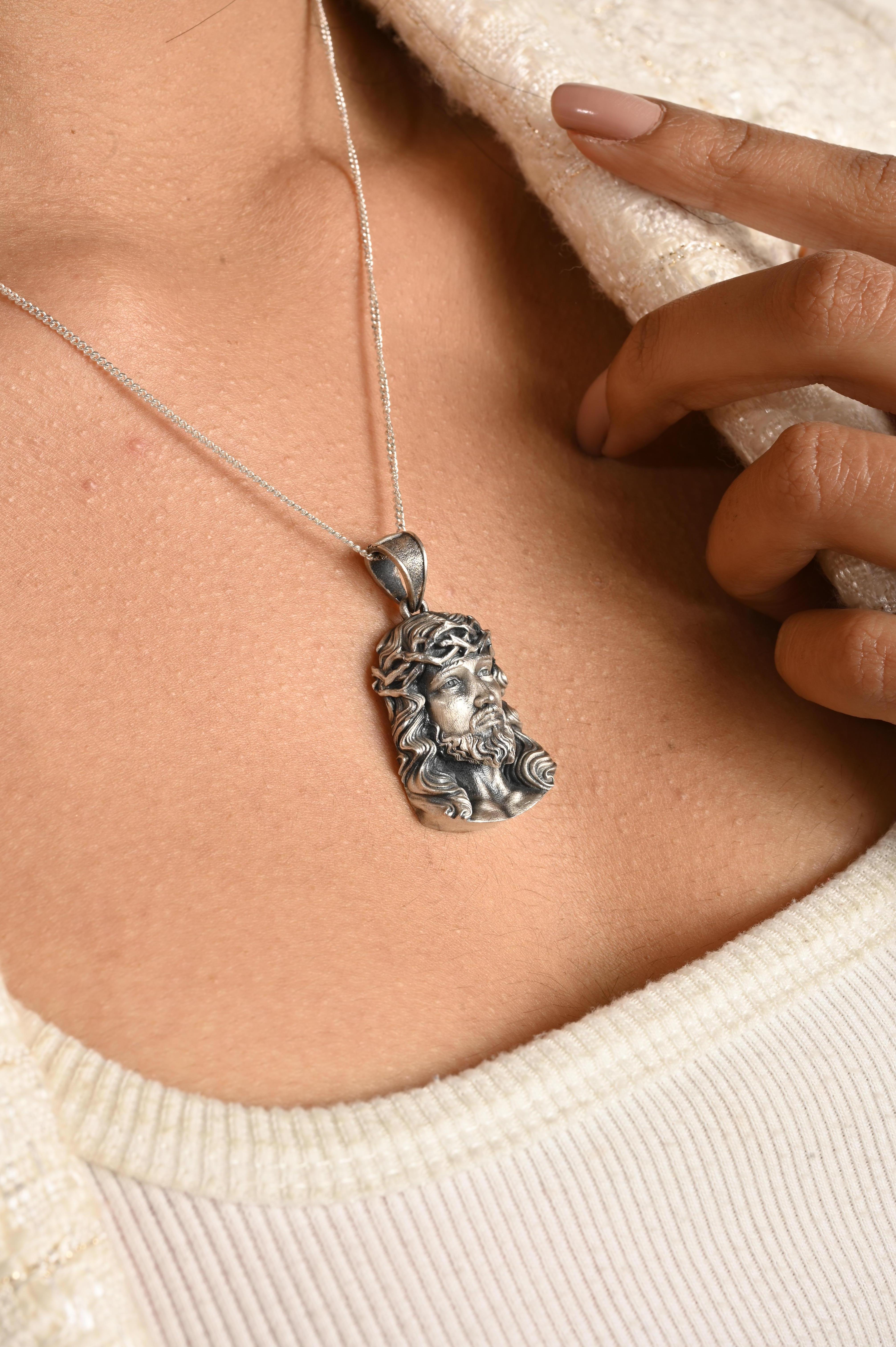 Handmade Jesus Head Christ Pendant Gift for Him Made in 925 Sterling Silver For Sale 3