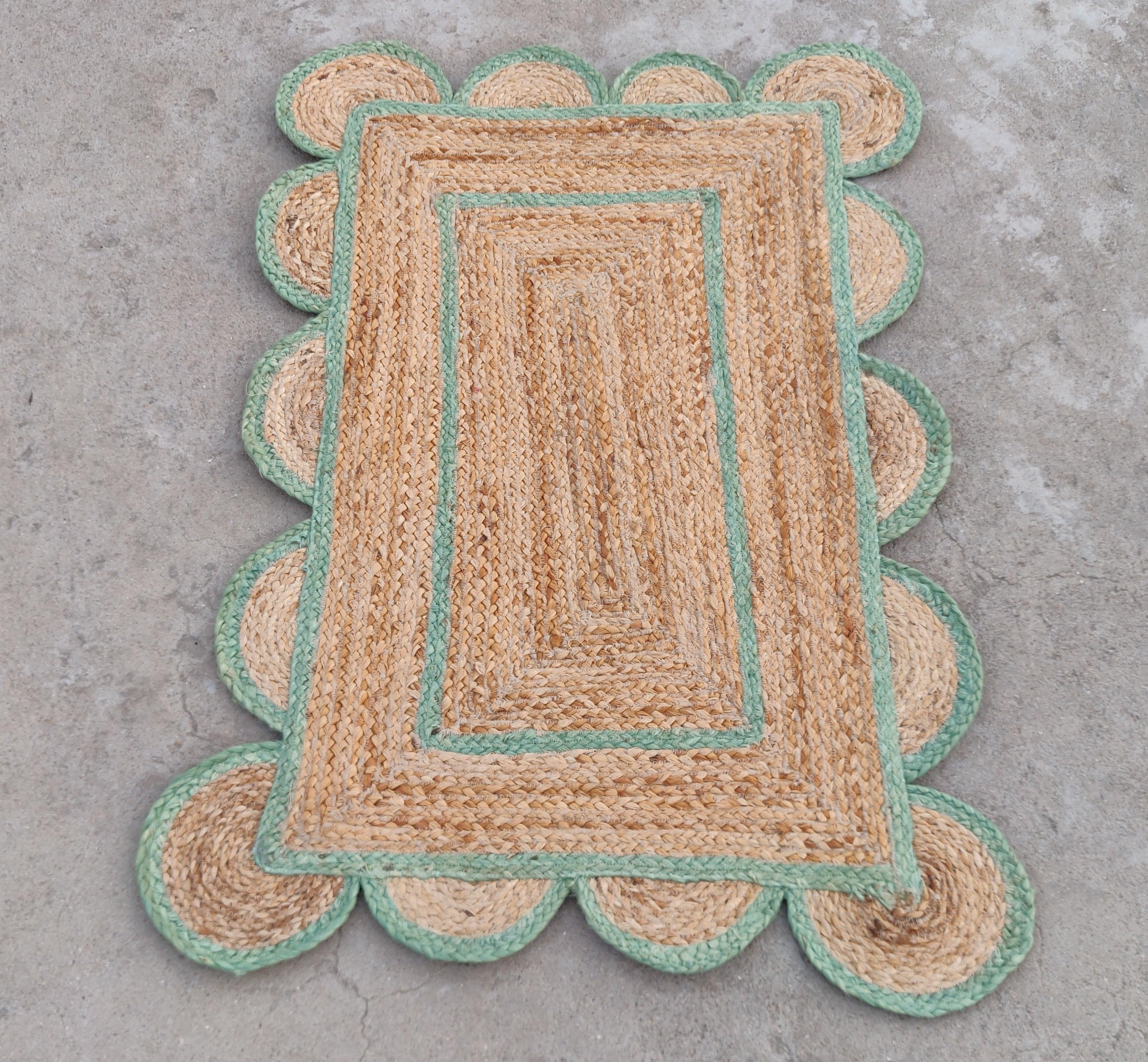 Handgefertigter flacher Jute-Teppich mit Flachgewebe, 2x3 Jutegrüner Rand, Jakobsmuschel-Indianer Dhurrie (Indisch) im Angebot
