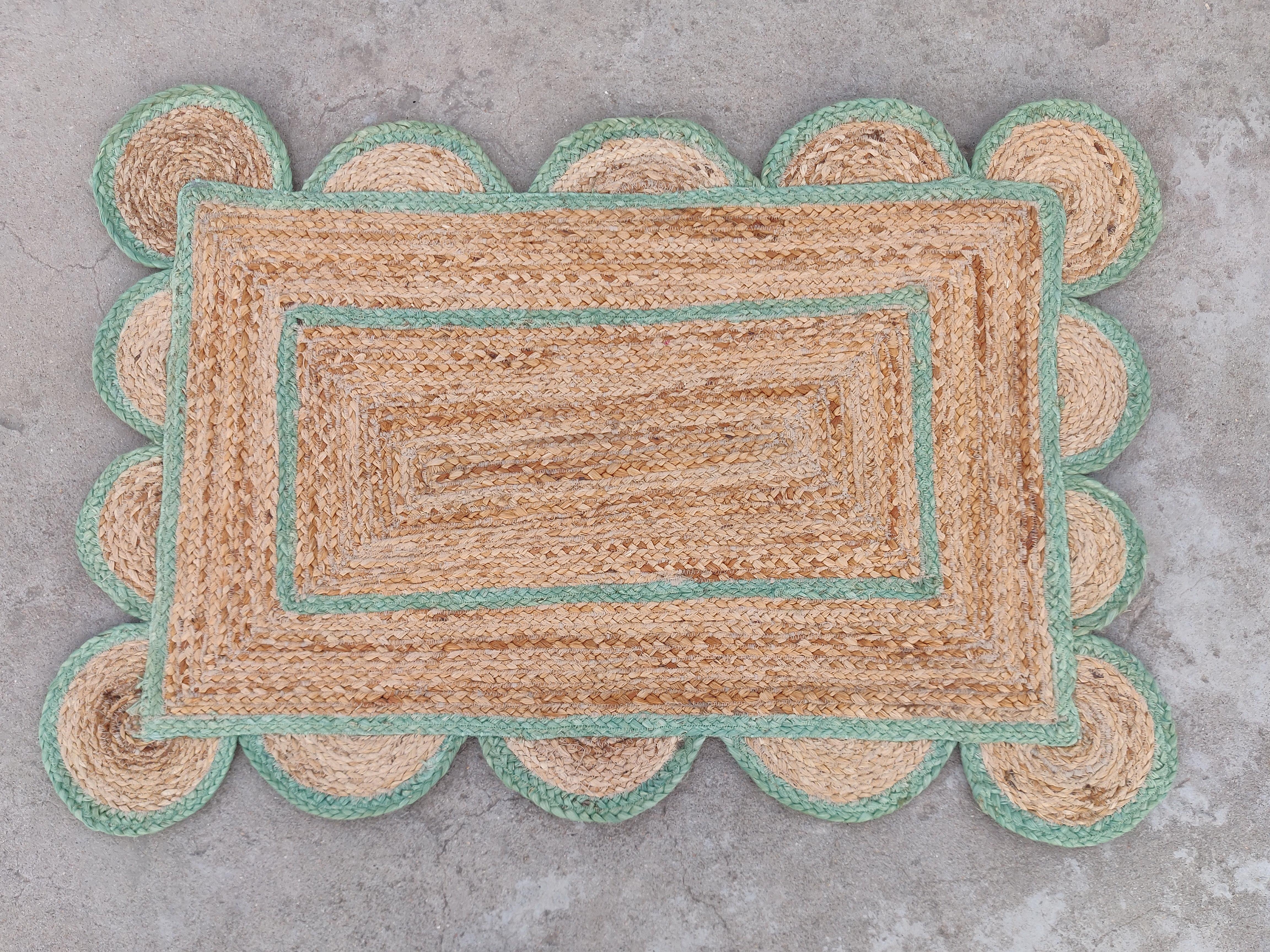 Handgefertigter flacher Jute-Teppich mit Flachgewebe, 2x3 Jutegrüner Rand, Jakobsmuschel-Indianer Dhurrie im Zustand „Neu“ im Angebot in Jaipur, IN
