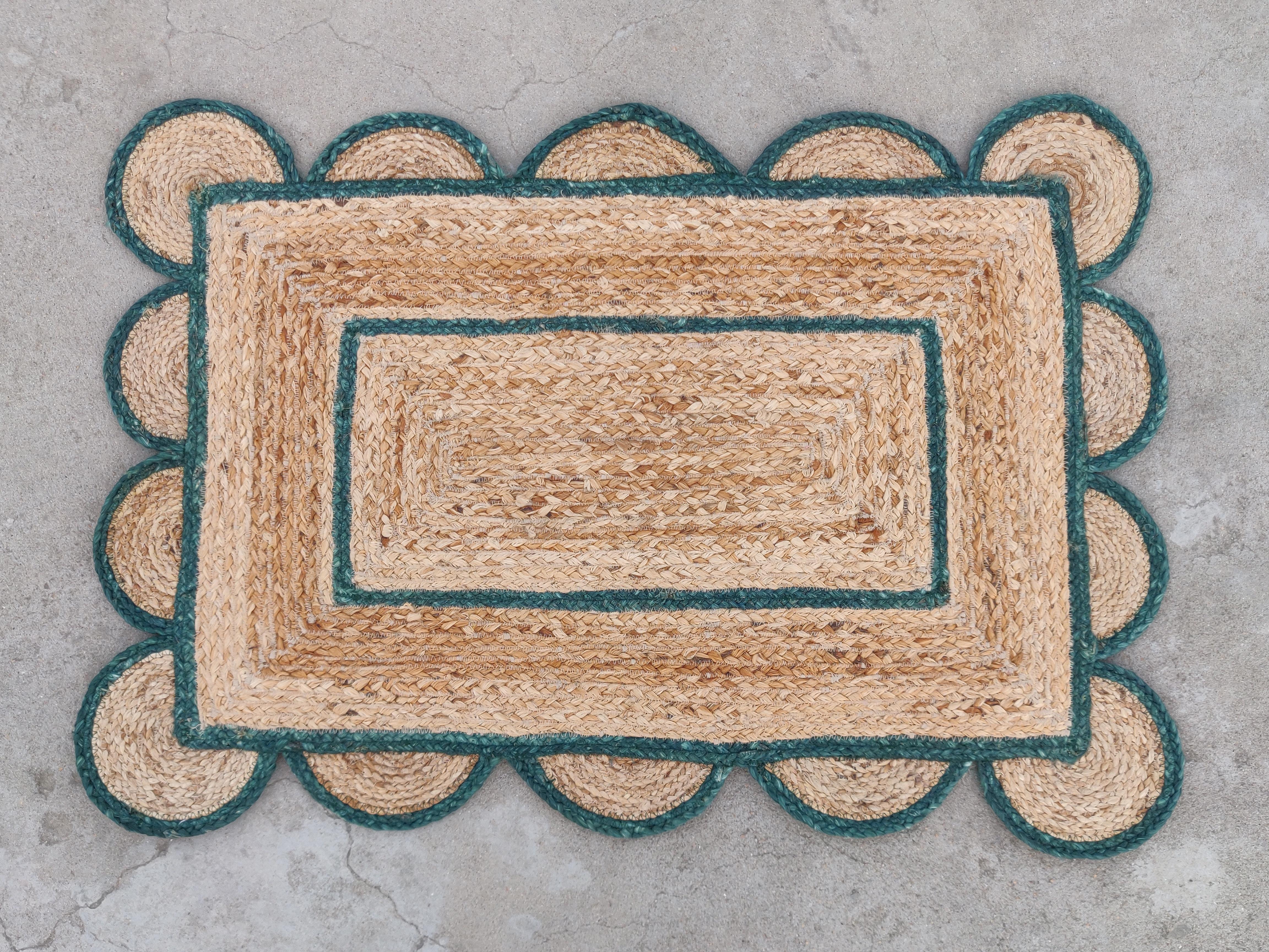 Handgefertigter flacher Jute-Teppich mit Flachgewebe, 2x3 Jutegrüner Rand, Jakobsmuschel-Indianer Dhurrie im Zustand „Neu“ im Angebot in Jaipur, IN