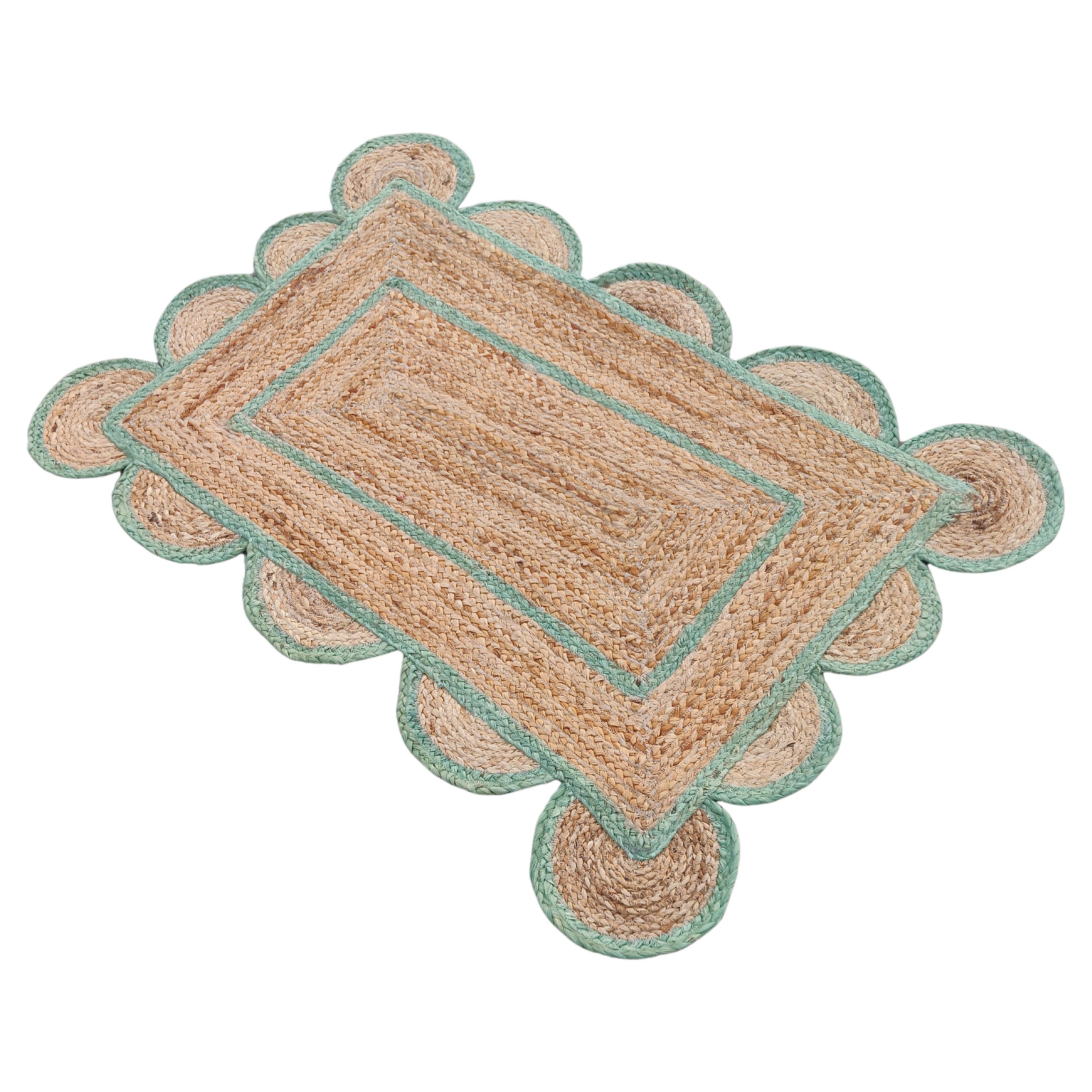 Handgefertigter flacher Jute-Teppich mit Flachgewebe, 2x3 Jutegrüner Rand, Jakobsmuschel-Indianer Dhurrie im Angebot