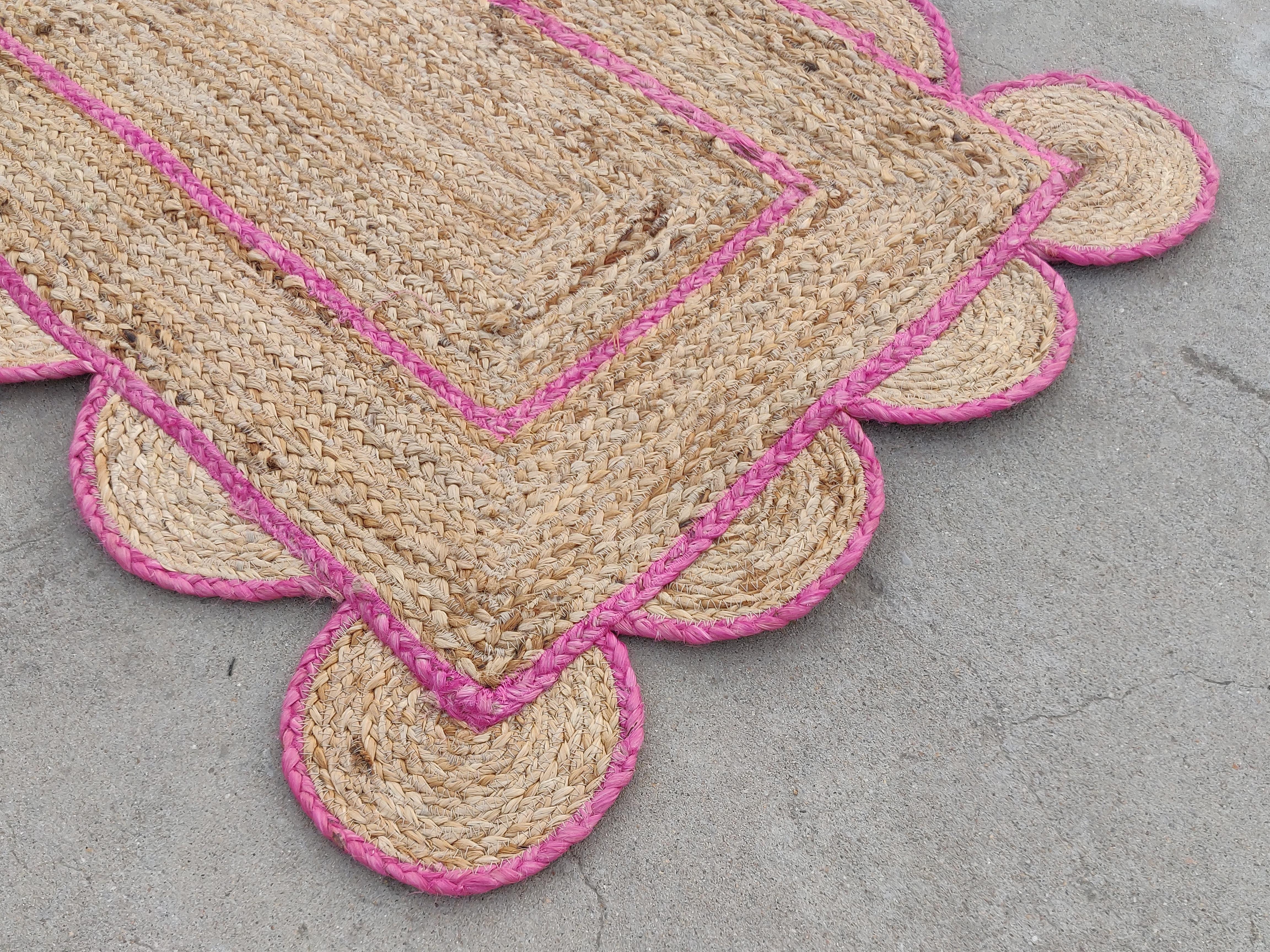 Mid-Century Modern Handmade Jute Area Flat Weave Rug, 2x3 Jute Pink Border Scalloped Indian Dhurrie For Sale