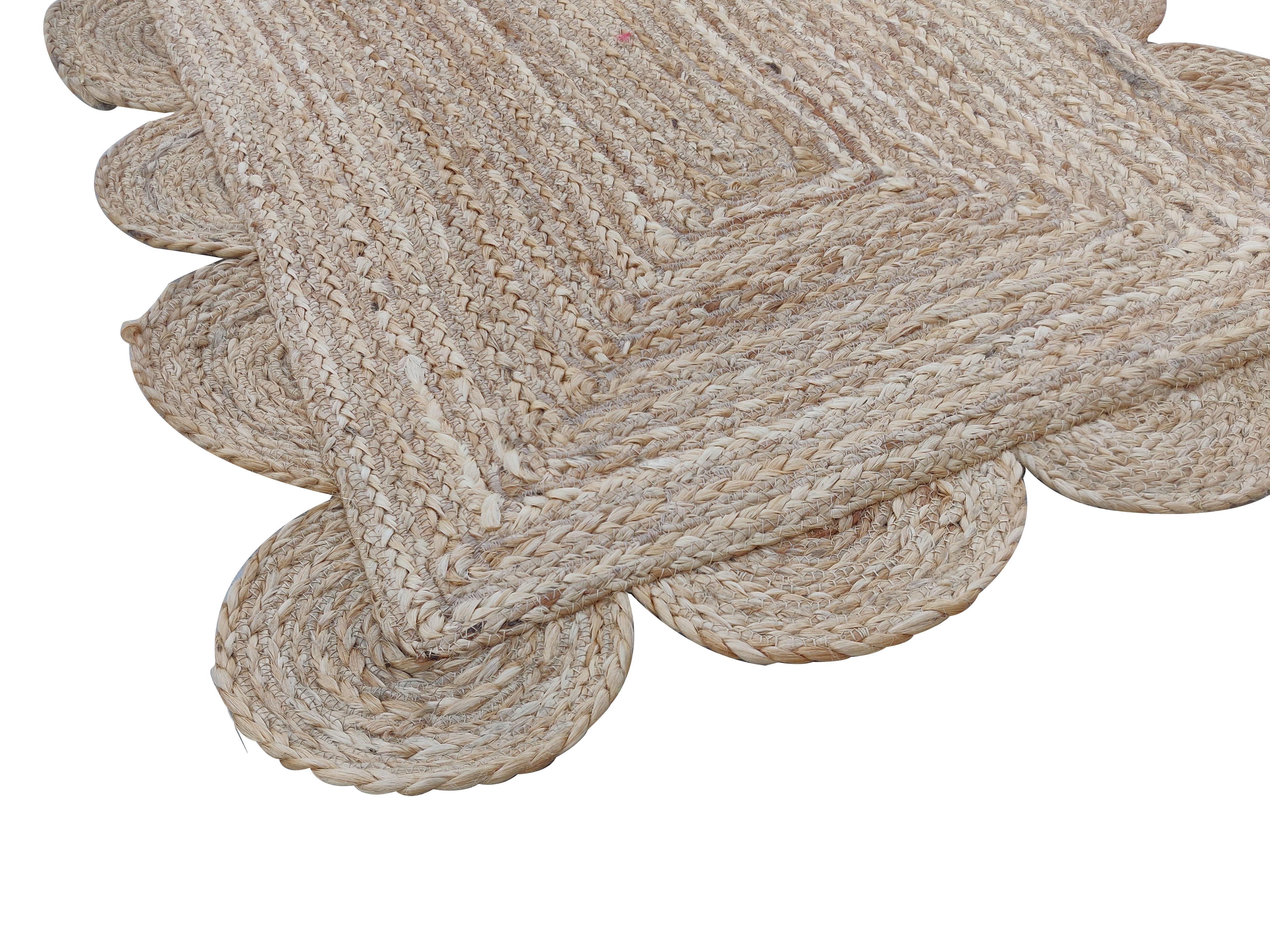 Handgemachte Jute Bereich Flachgewebe Teppich, 2x3 Solid Jute Scalloped indischen Dhurrie Teppich (Moderne der Mitte des Jahrhunderts) im Angebot
