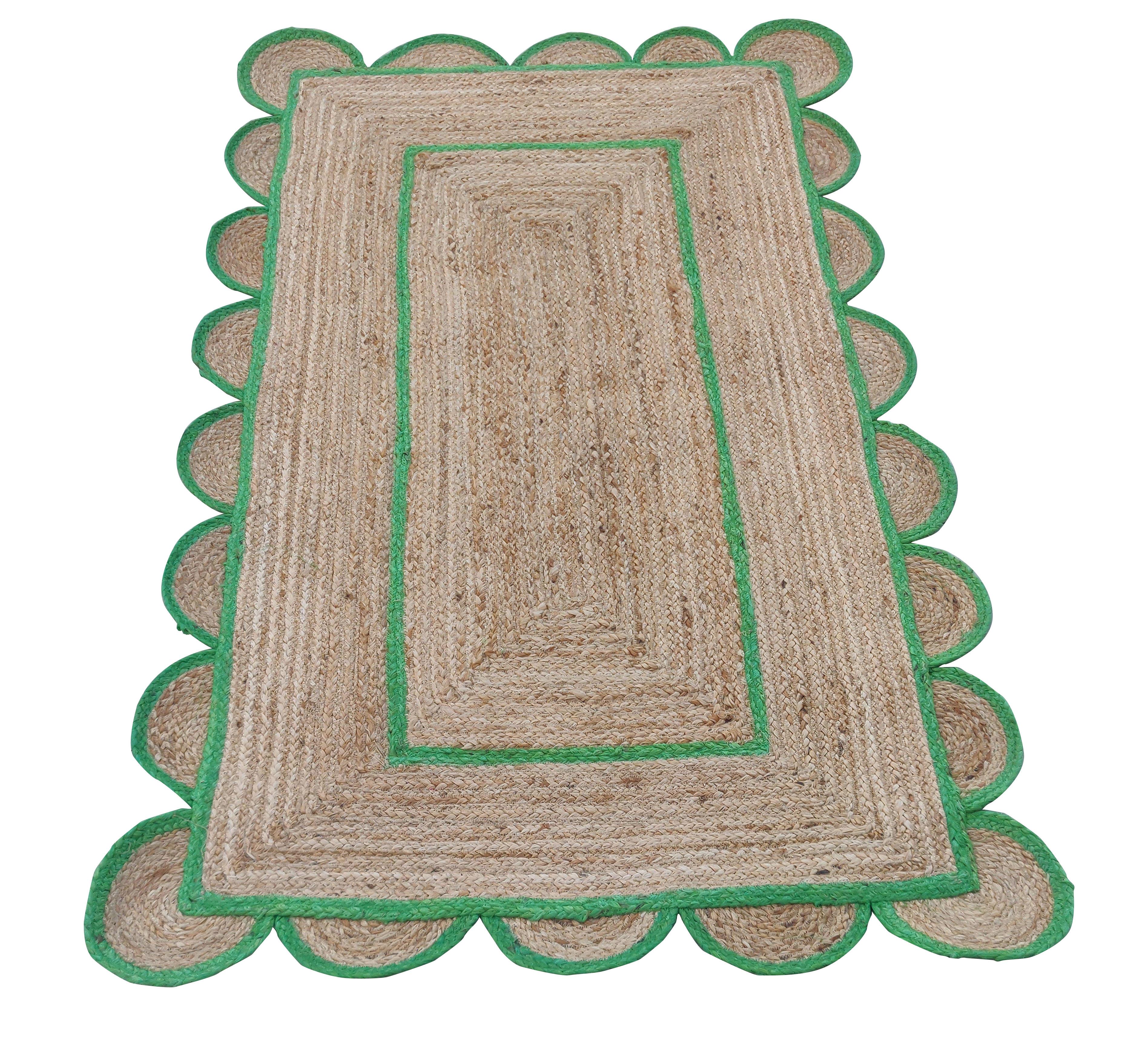 Handgefertigter Juteteppich mit Wellenschliff, natürliche Jute und grüne Dhurrie -3'x5'

Diese speziellen flachgewebten Dhurries werden aus 15-fachem Garn aus 100% Baumwolle handgewebt. Aufgrund der speziellen Fertigungstechniken, die zur