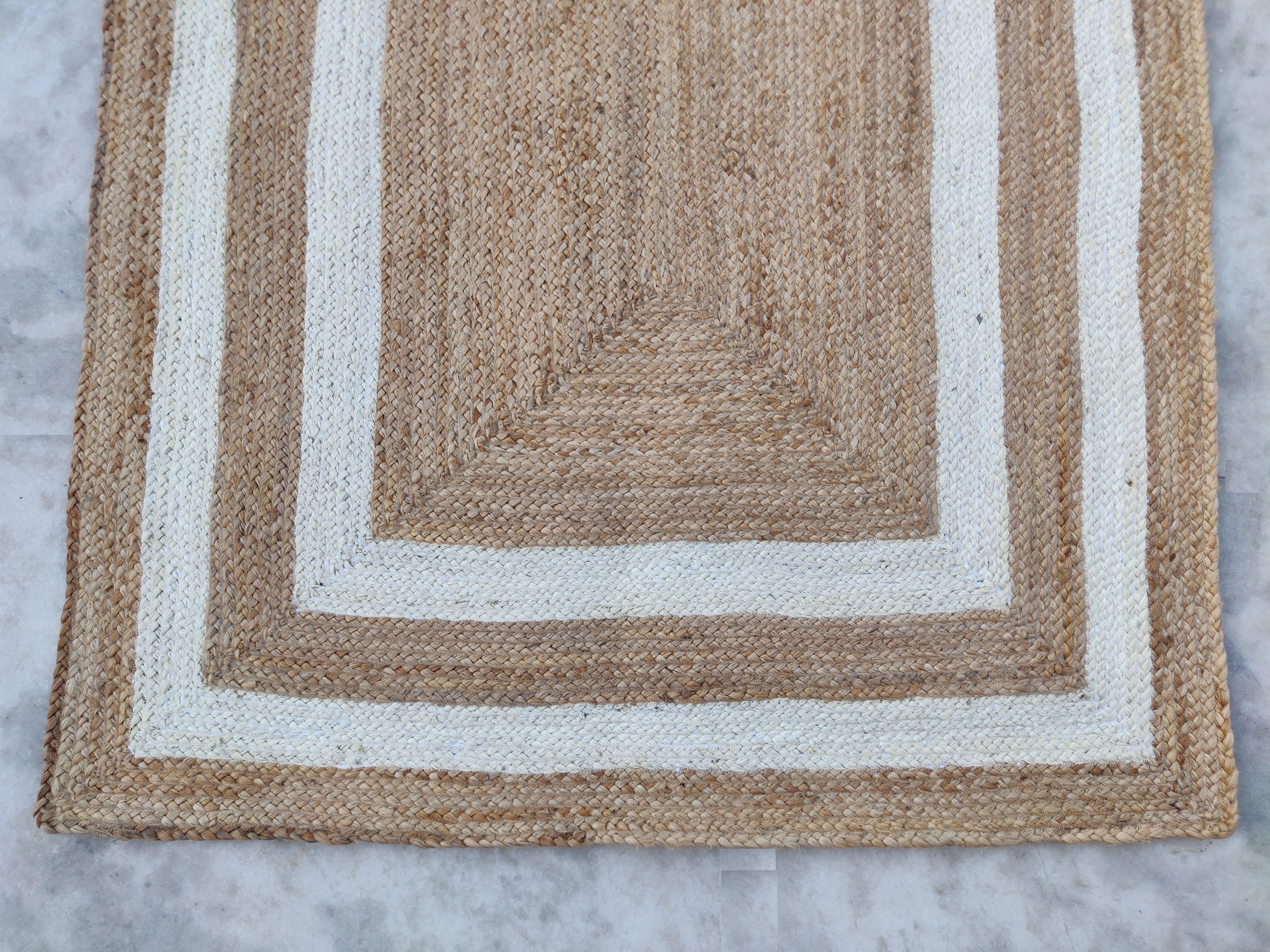Handgefertigter flacher Jute-Teppich mit Flachgewebe, 4x6 Jute und weißem Rand, indischer Dhurrie (Handgewebt) im Angebot