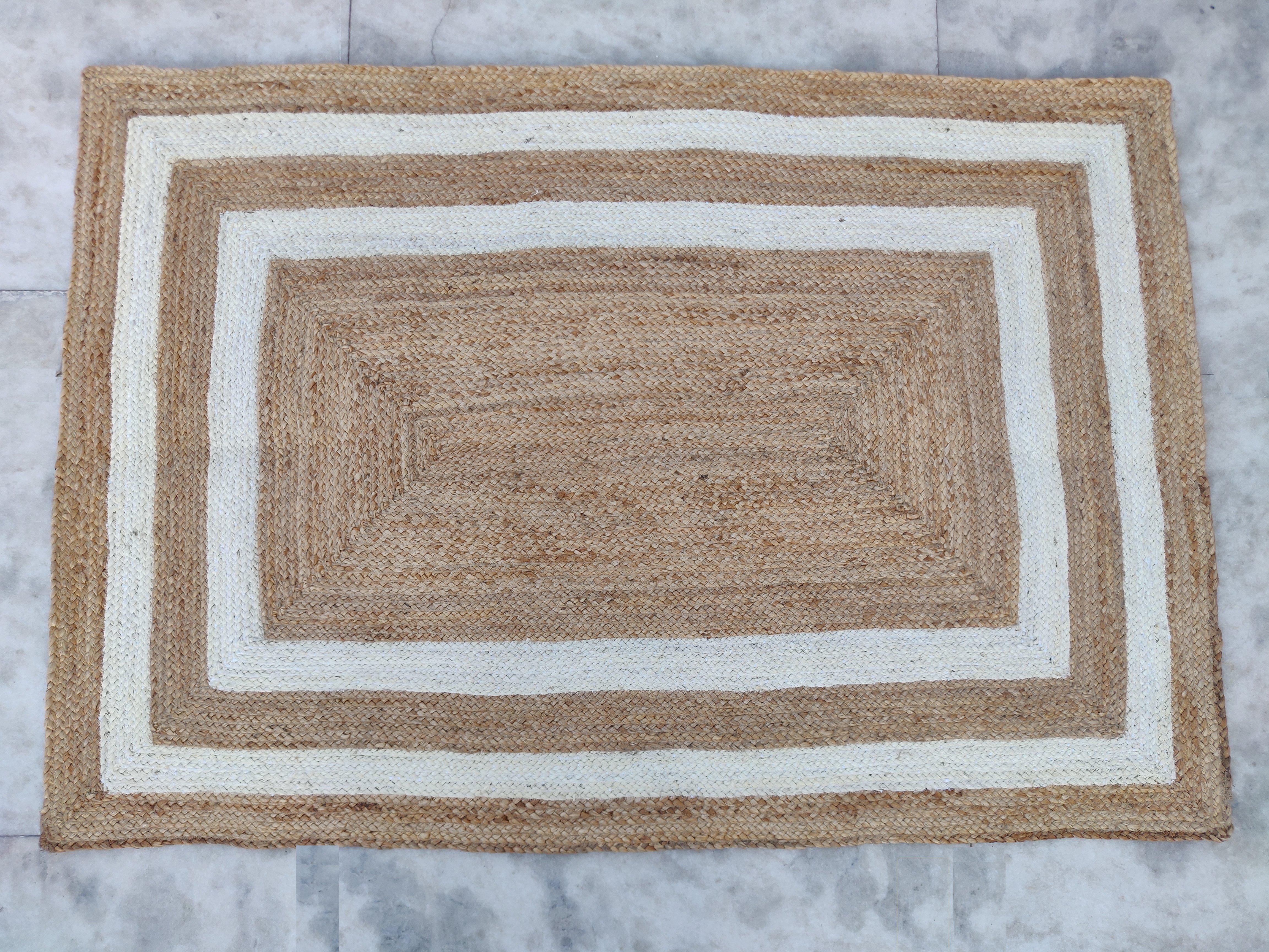 Handgefertigter flacher Jute-Teppich mit Flachgewebe, 4x6 Jute und weißem Rand, indischer Dhurrie (21. Jahrhundert und zeitgenössisch) im Angebot