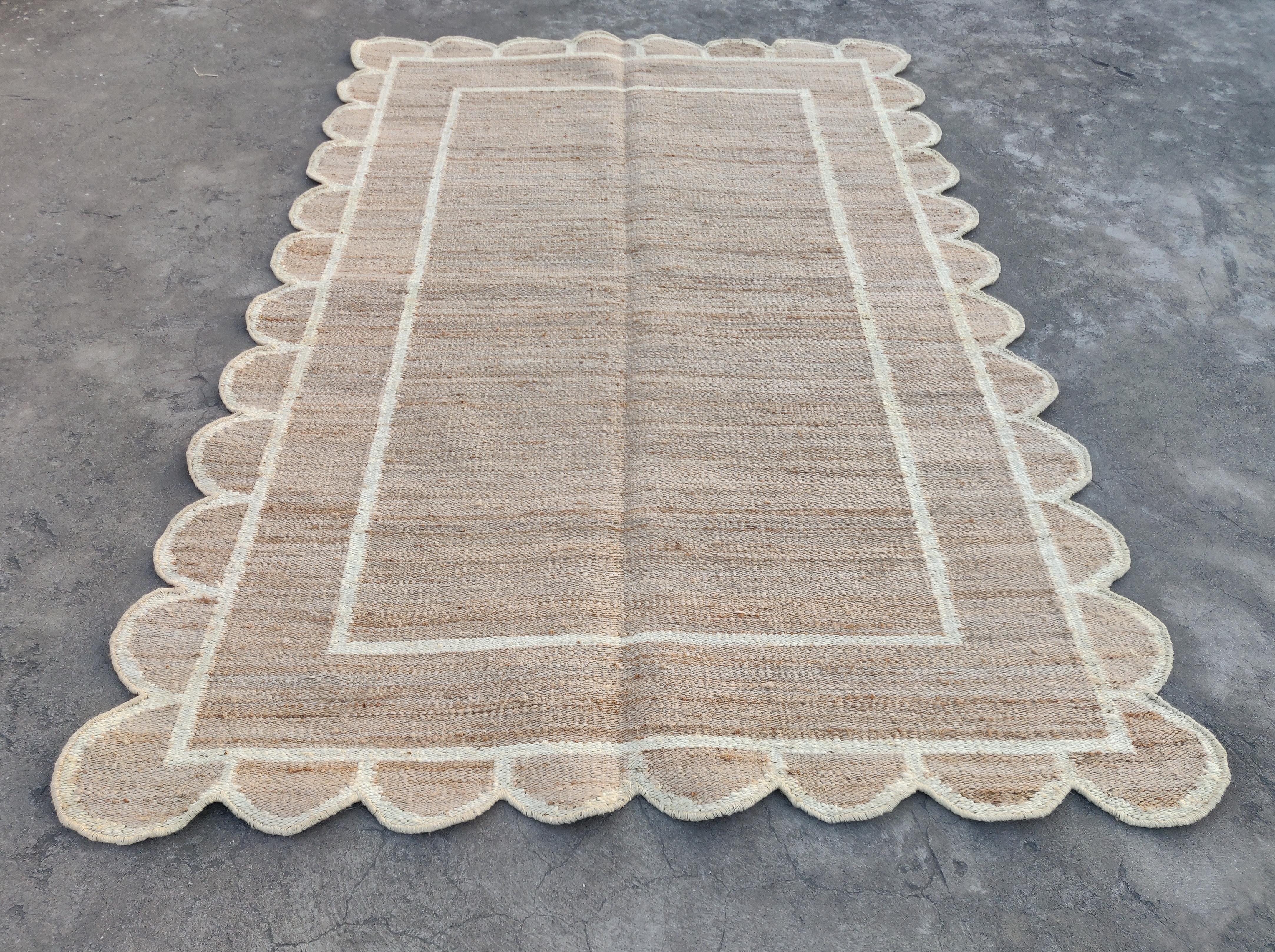 Contemporary Handmade Jute Area Flat Weave Rug, 4x6 Jute And White Scalloped Indian Dhurrie For Sale