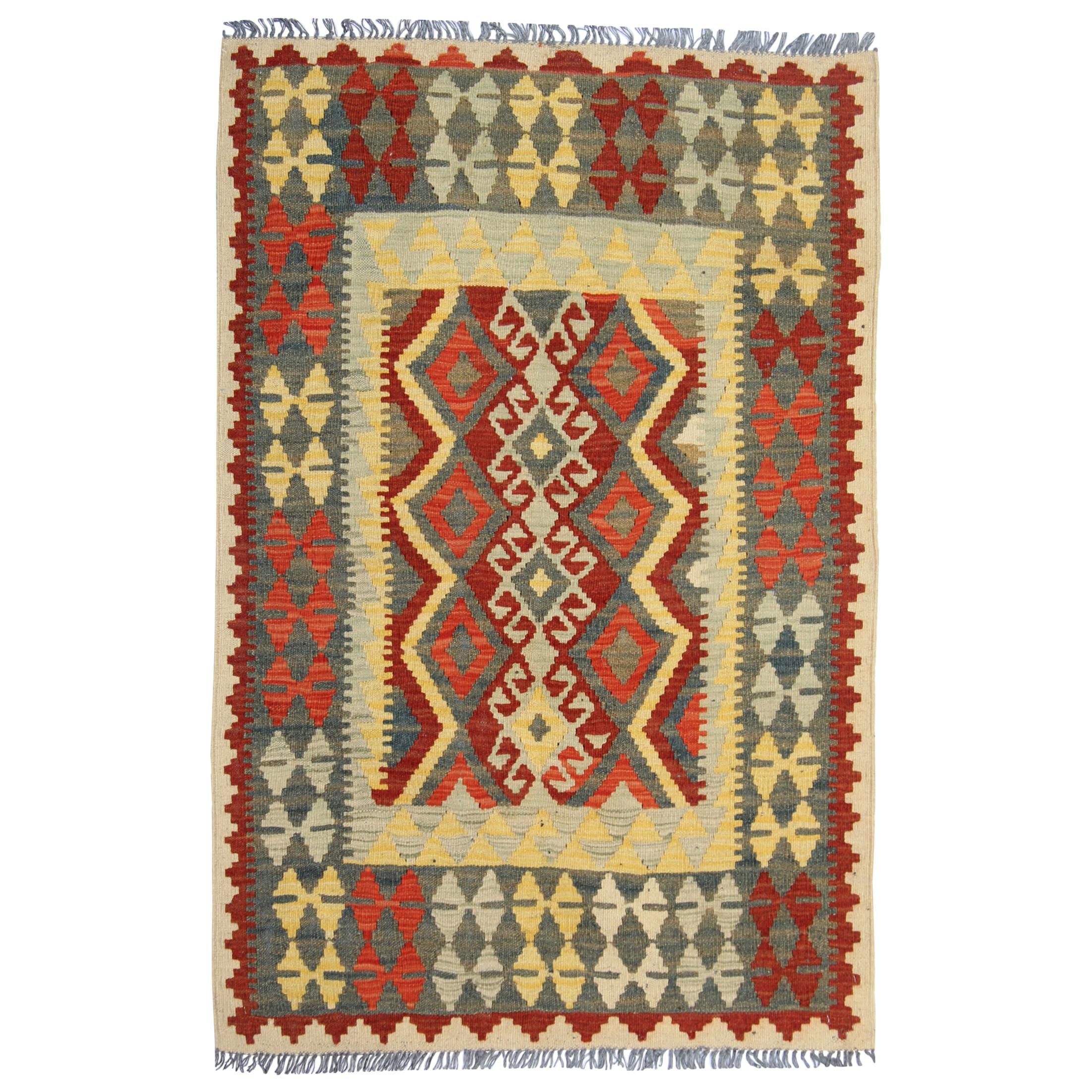Handgefertigter flacher, geometrischer, traditioneller Kelim-Teppich aus Wolle