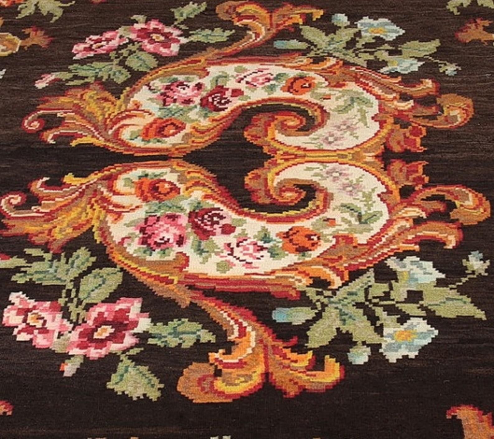 Handmade Kilim Rug Traditional Floral Carpet Livingroom Moldavian Kelim Brown  In Excellent Condition For Sale In Hampshire, GB
