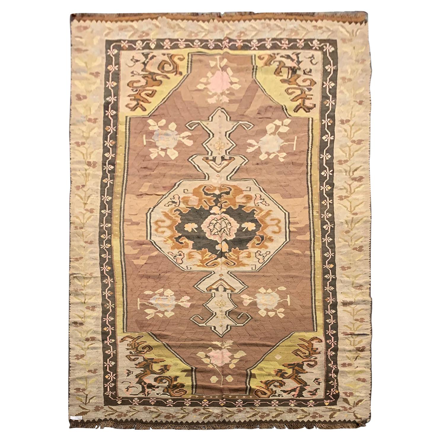 Handgefertigter, antiker, brauner, traditioneller Karabagh-Kelim-Teppich aus Wolle im Angebot
