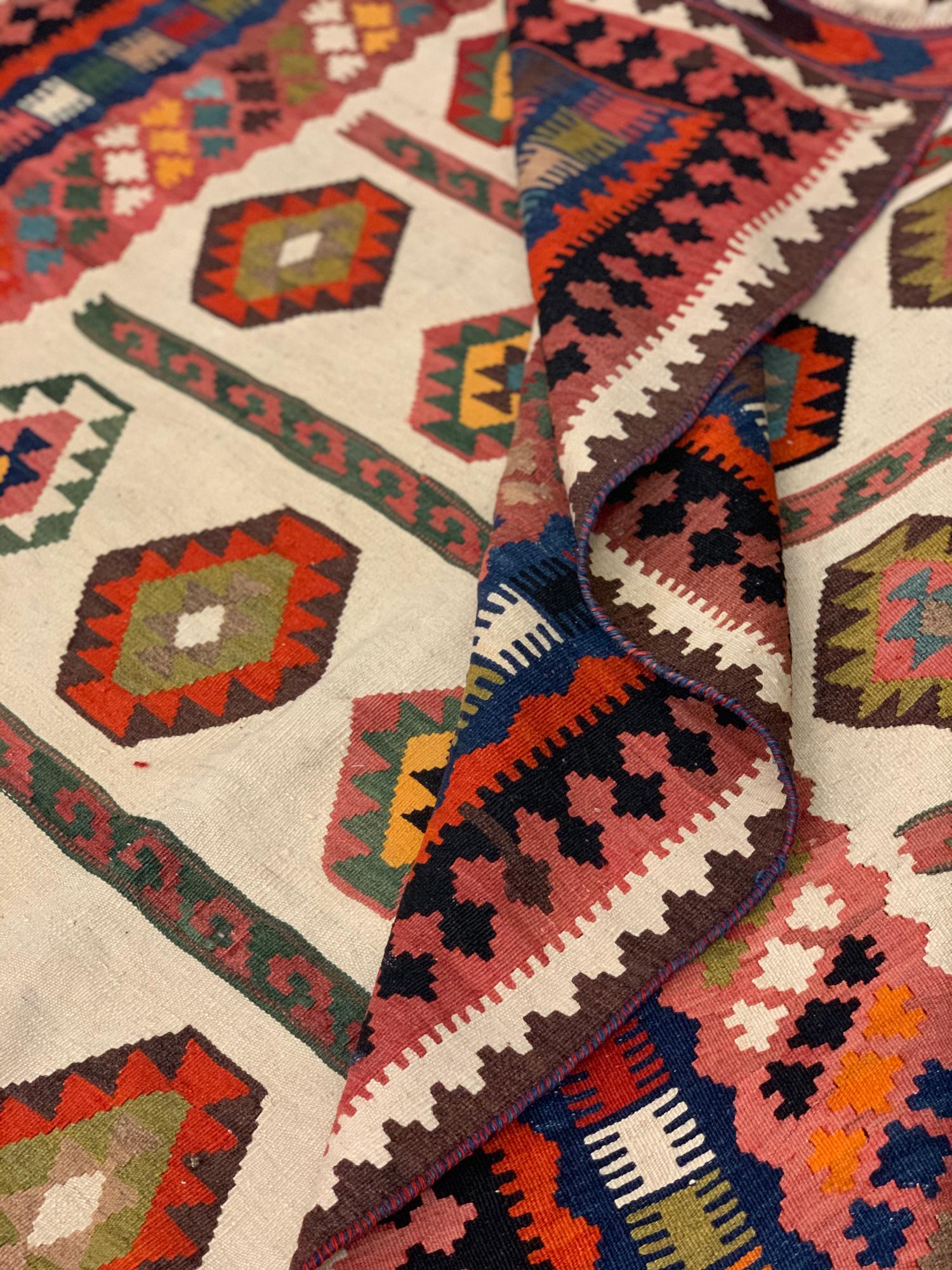 Handgefertigter antiker Kelims-Kelim-Teppich, geometrischer Wollteppich im Zustand „Hervorragend“ im Angebot in Hampshire, GB