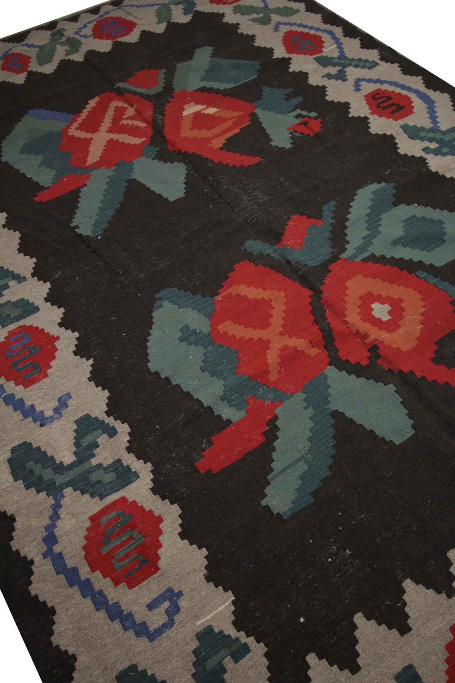 Cotton Handmade Kilims Vintage Carpet Floral Moldovan Kilim Rug For Sale