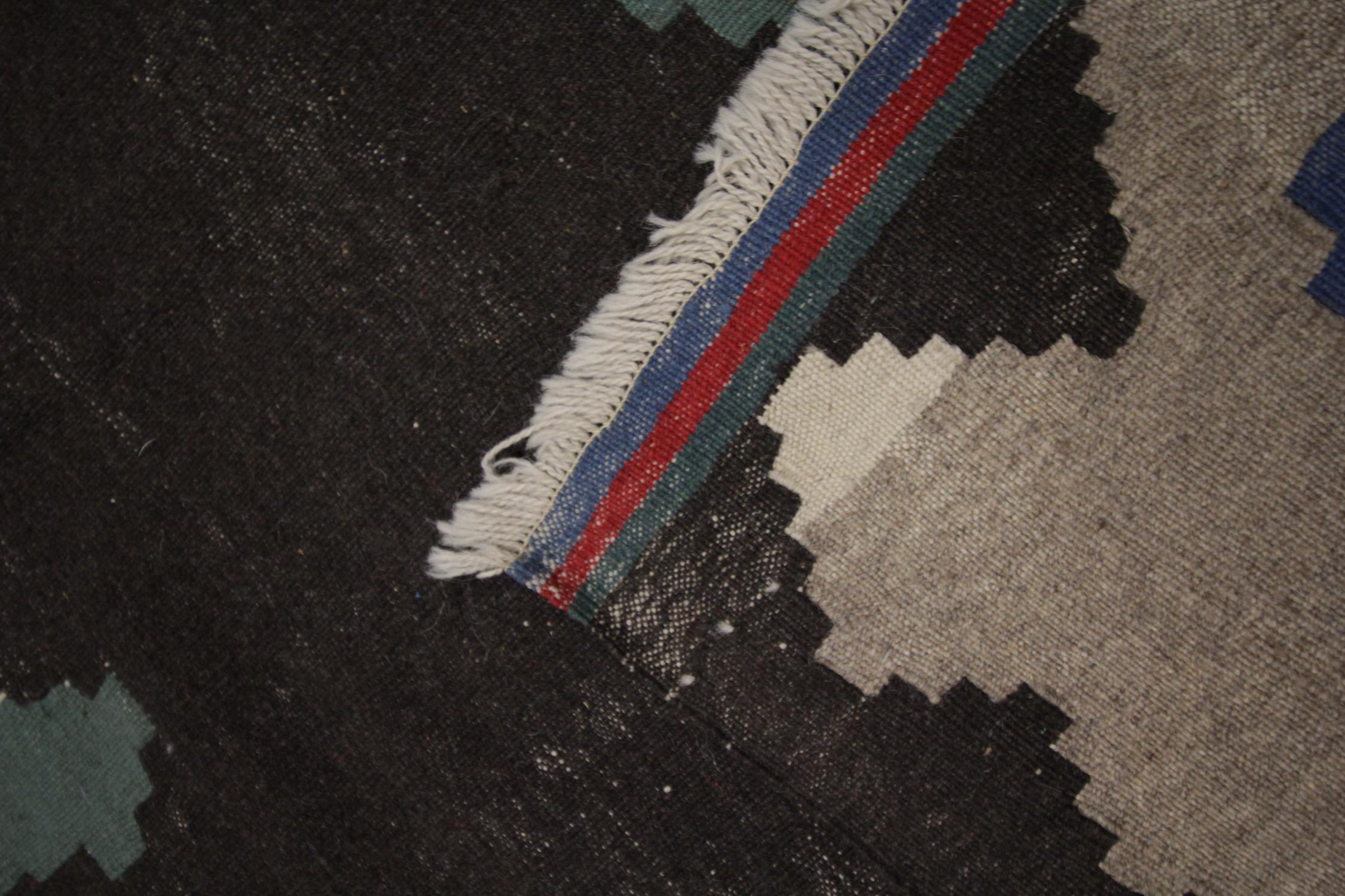 Handmade Kilims Vintage Carpet Floral Moldovan Kilim Rug For Sale 2