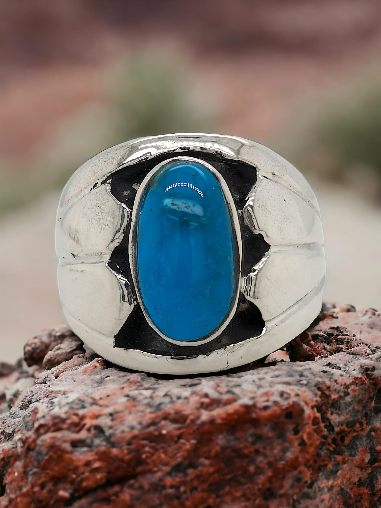 Artisan Handmade Kingman Turquoise Sterling Silver Ring - Size(11) For Sale
