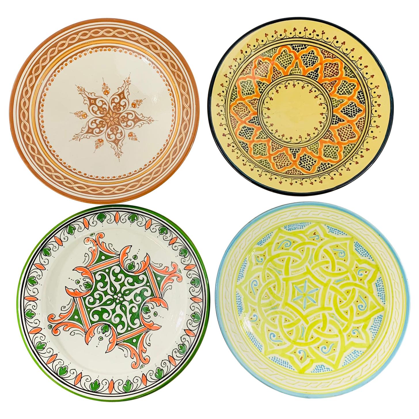 Handgefertigte große dekorative Keramik Servierplatten in der Mitte, 4er-Set im Angebot