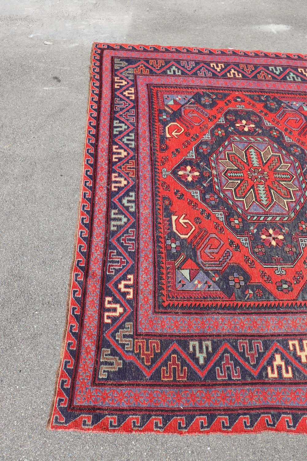 Grand tapis persan Shiraz fait à la main, années 1930 Bon état - En vente à Casale Monferrato, IT