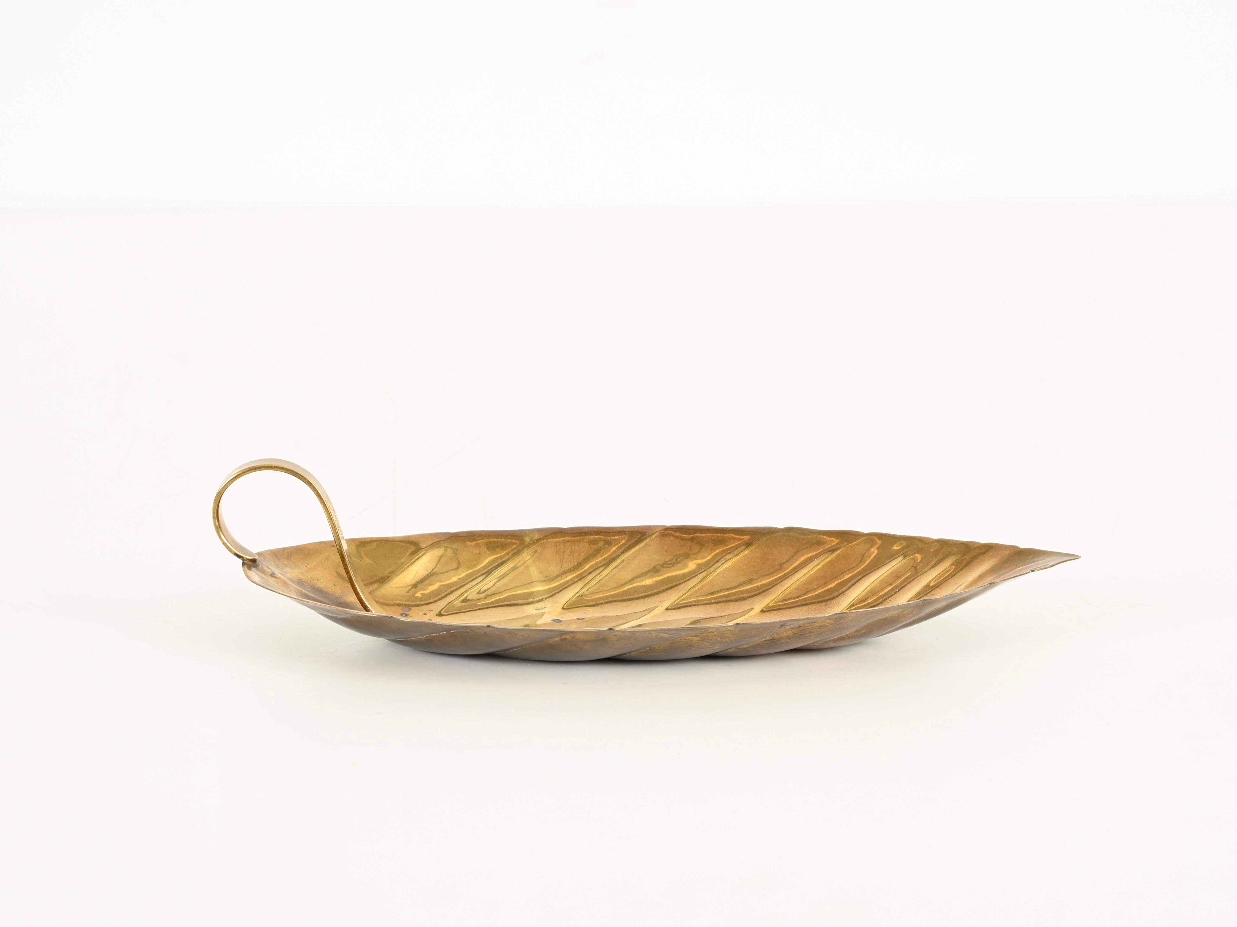 italien Vide-poche ou centre de table en laiton fait à la main par Cassetti, Italie 1970 en vente