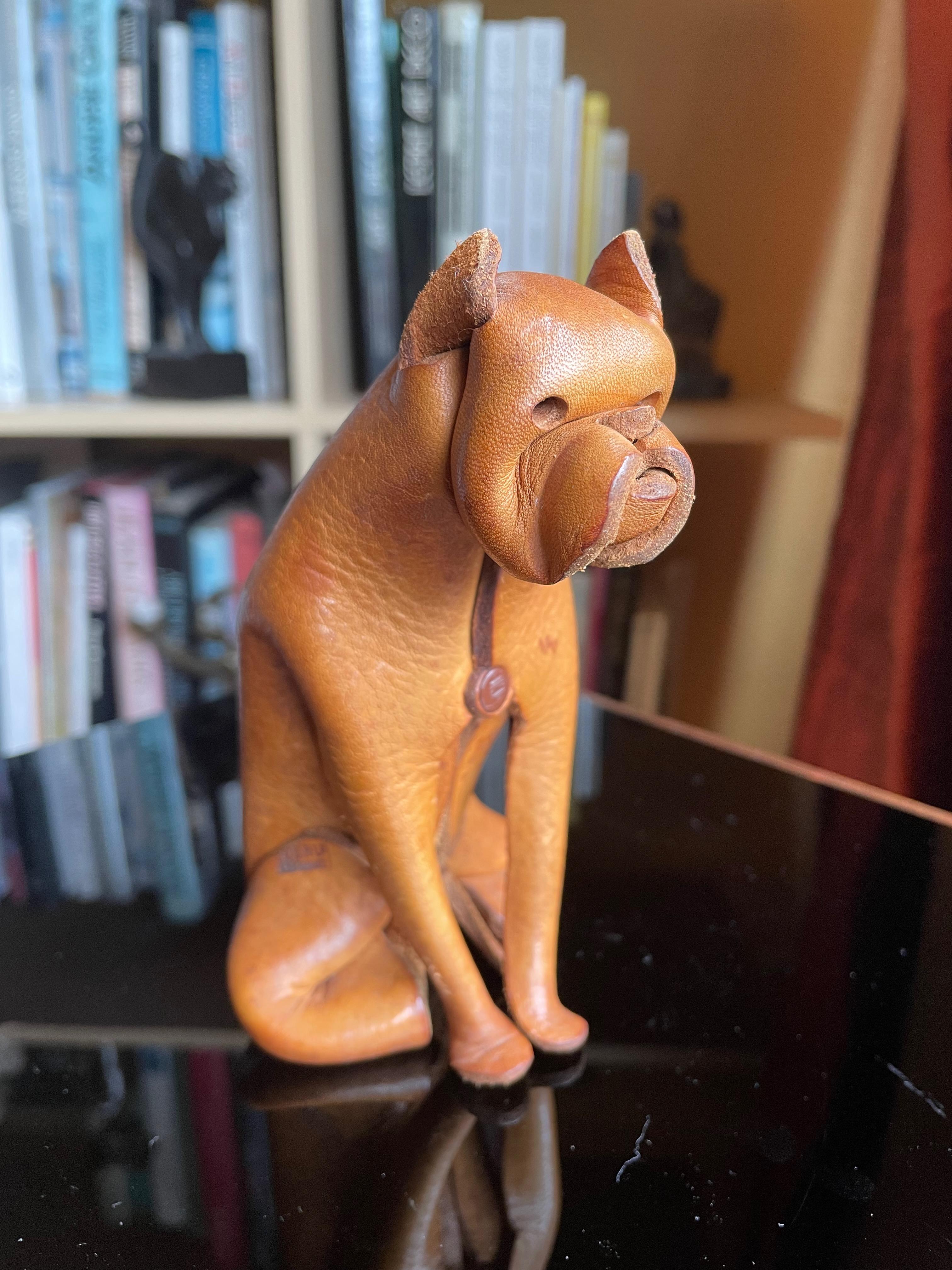 Handmade leather dog/Boxer by DERU, Germany 1960s. For Sale 3