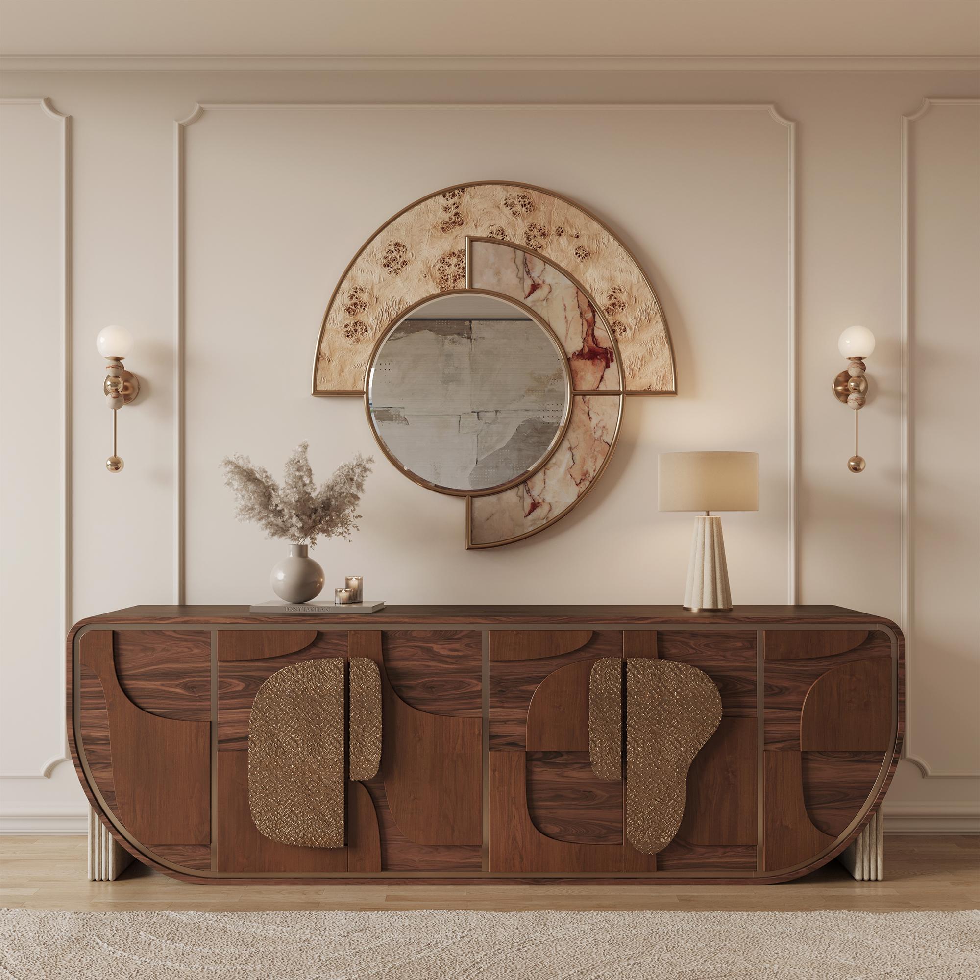 El aplique Longi es una refinada mezcla de diseño escultural y materiales exquisitos, que aporta una sensación de sofisticación atemporal a los interiores contemporáneos. Con una elegante estructura de latón pulido, este elegante aplique de pared