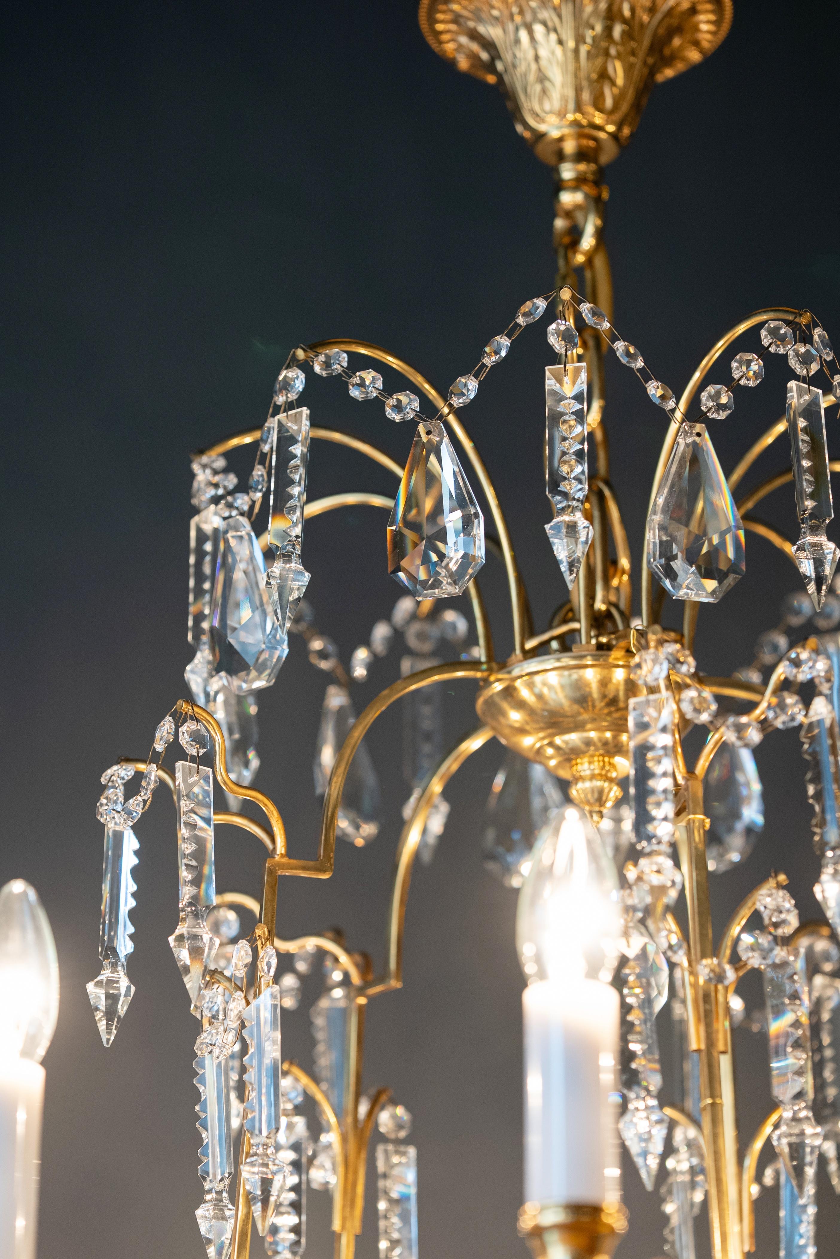 Luigi XVI Lampadario di cristallo in ottone Louis Seize fatto a mano Rara lampada da soffitto in stile francese in vendita