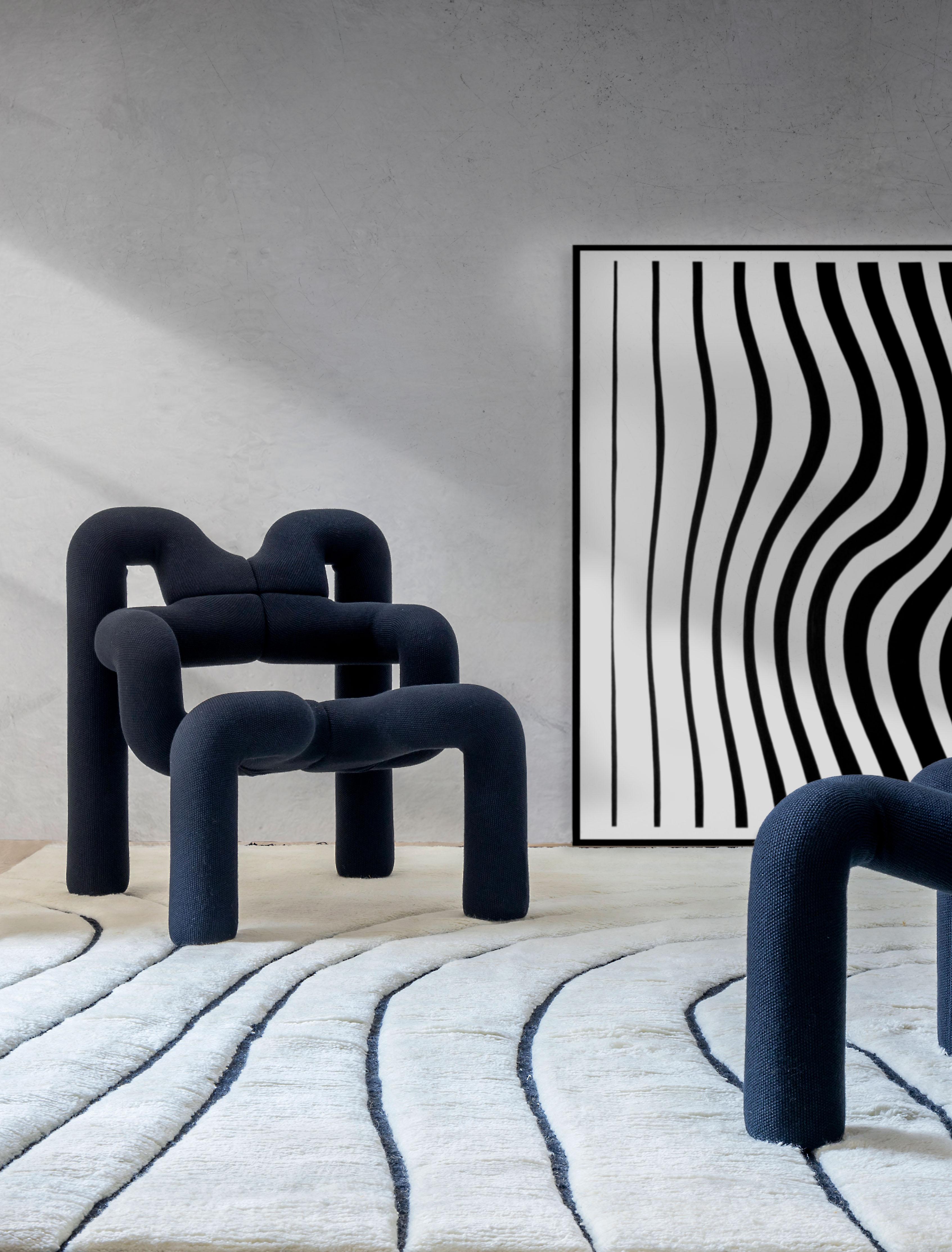 Mid-Century Modern Handmade Luruxy Art Design Area Rug, 8 x 10 Ft, White & Black Color For Sale