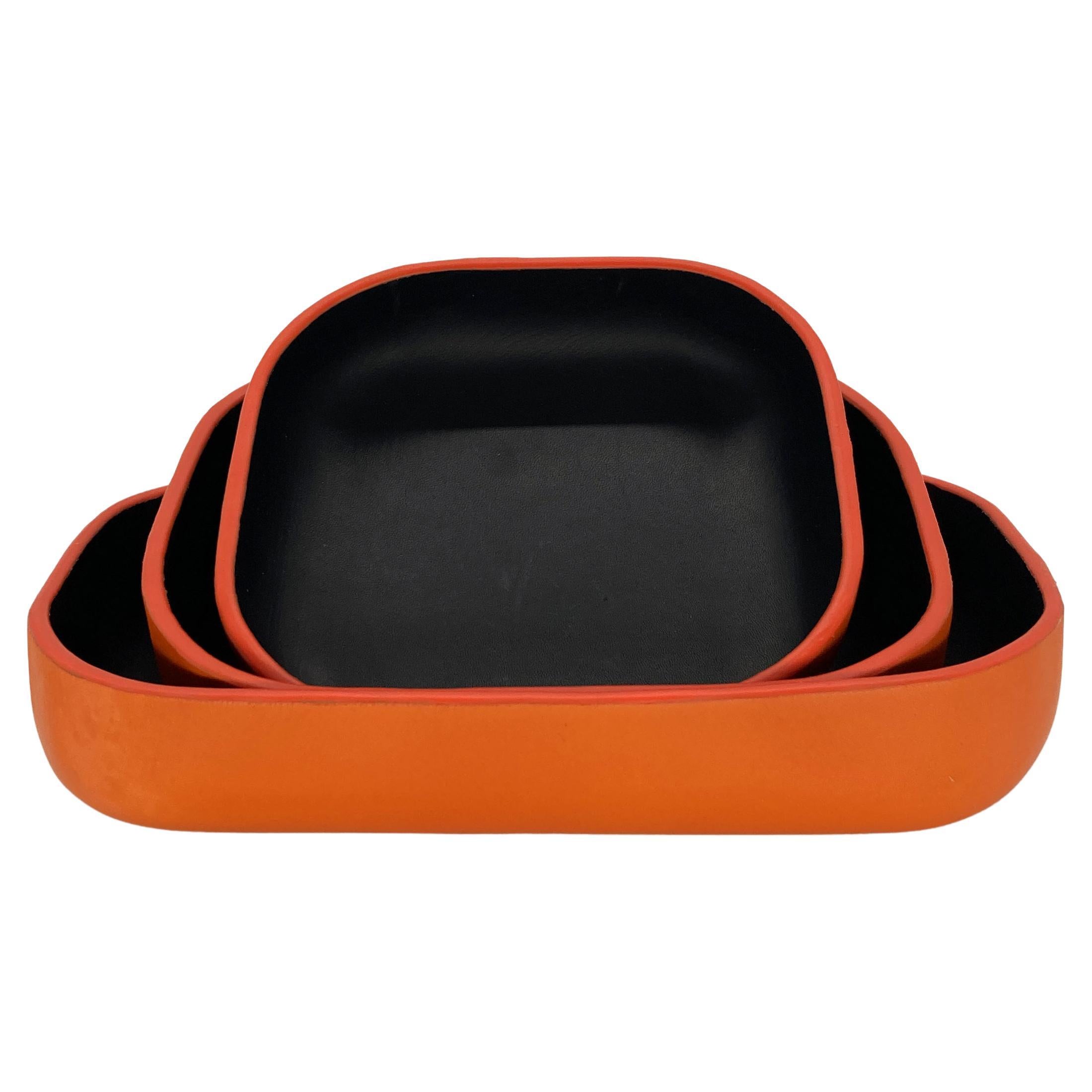 Handgefertigtes dreifaches Tablett-Set aus luxuriösem Leder in Sunrise Orange und Schwarz