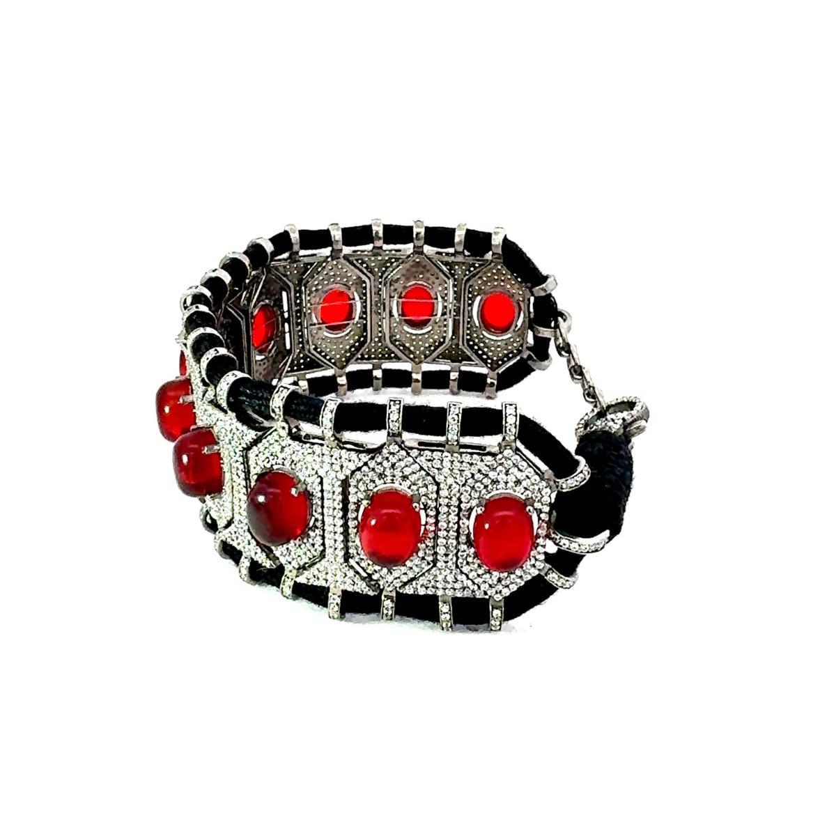 Bracciale in filo di Macrame fatto a mano Bracciale con strass in argento sterling In condizioni Nuovo in vendita a New York, NY