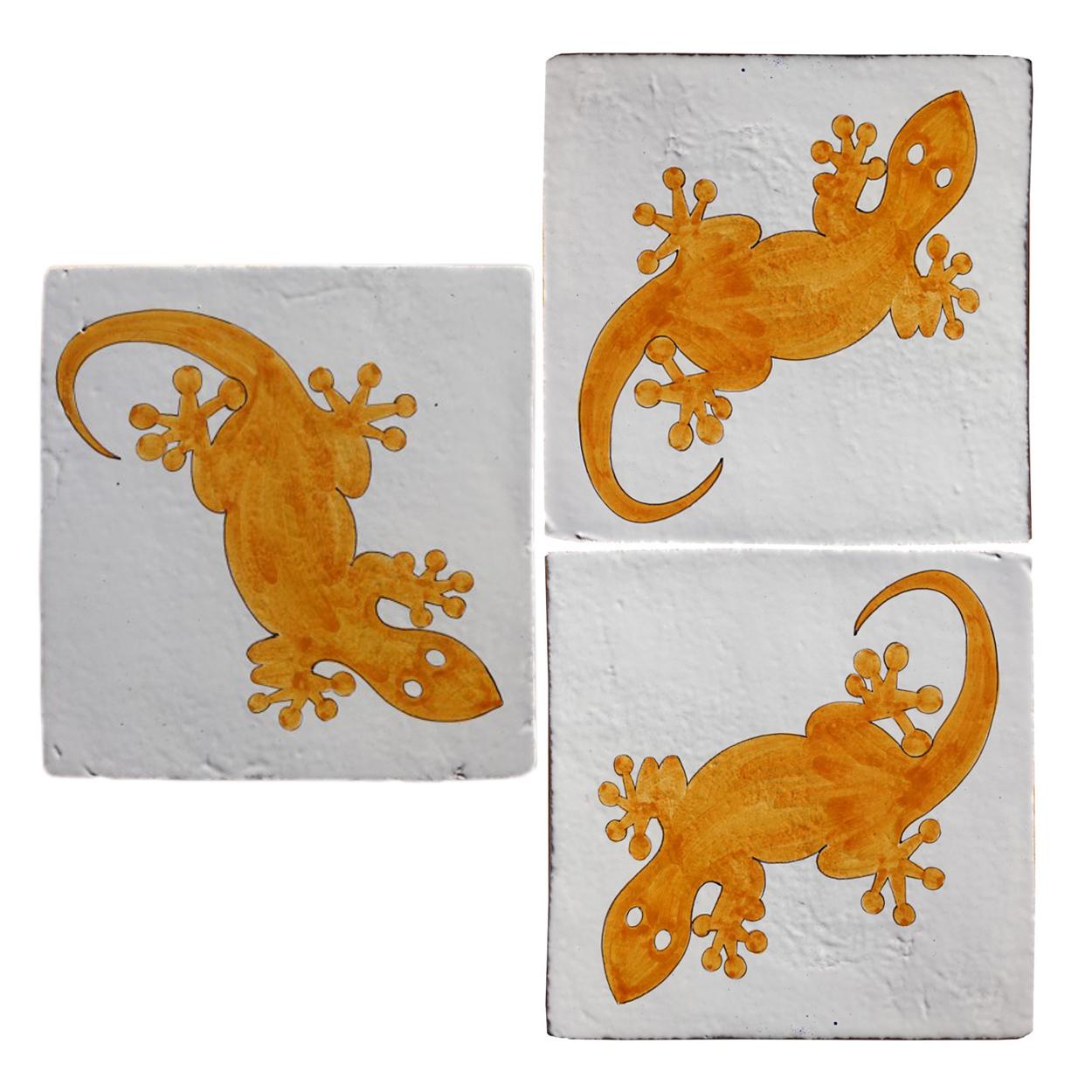 Handmade Majolica Gecko Tile, Made in Italy In Good Condition For Sale In Rijssen, NL