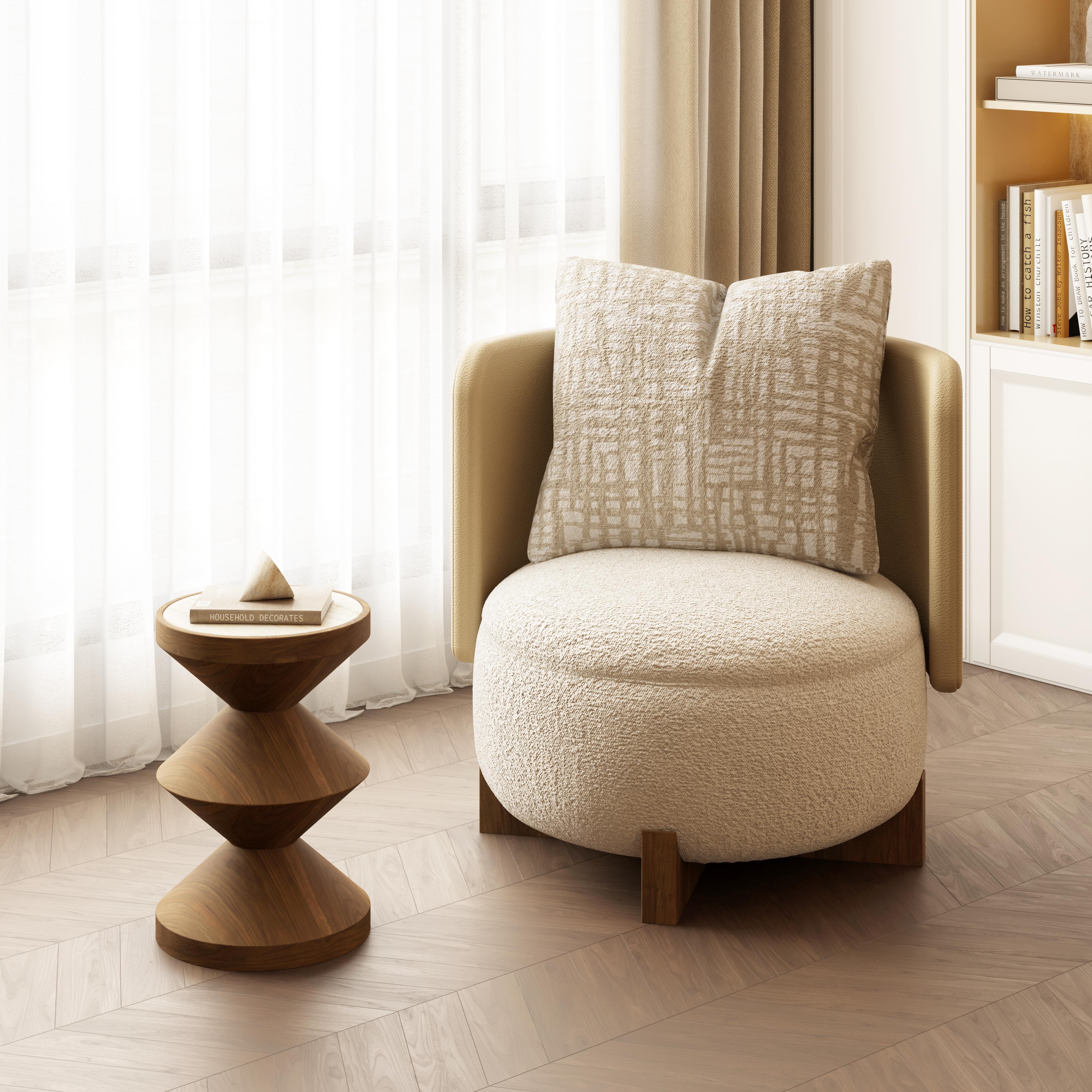 Sillón Margot hecho a mano en tapicería de felpa con base de madera por Nolita Harbour Cuero en venta