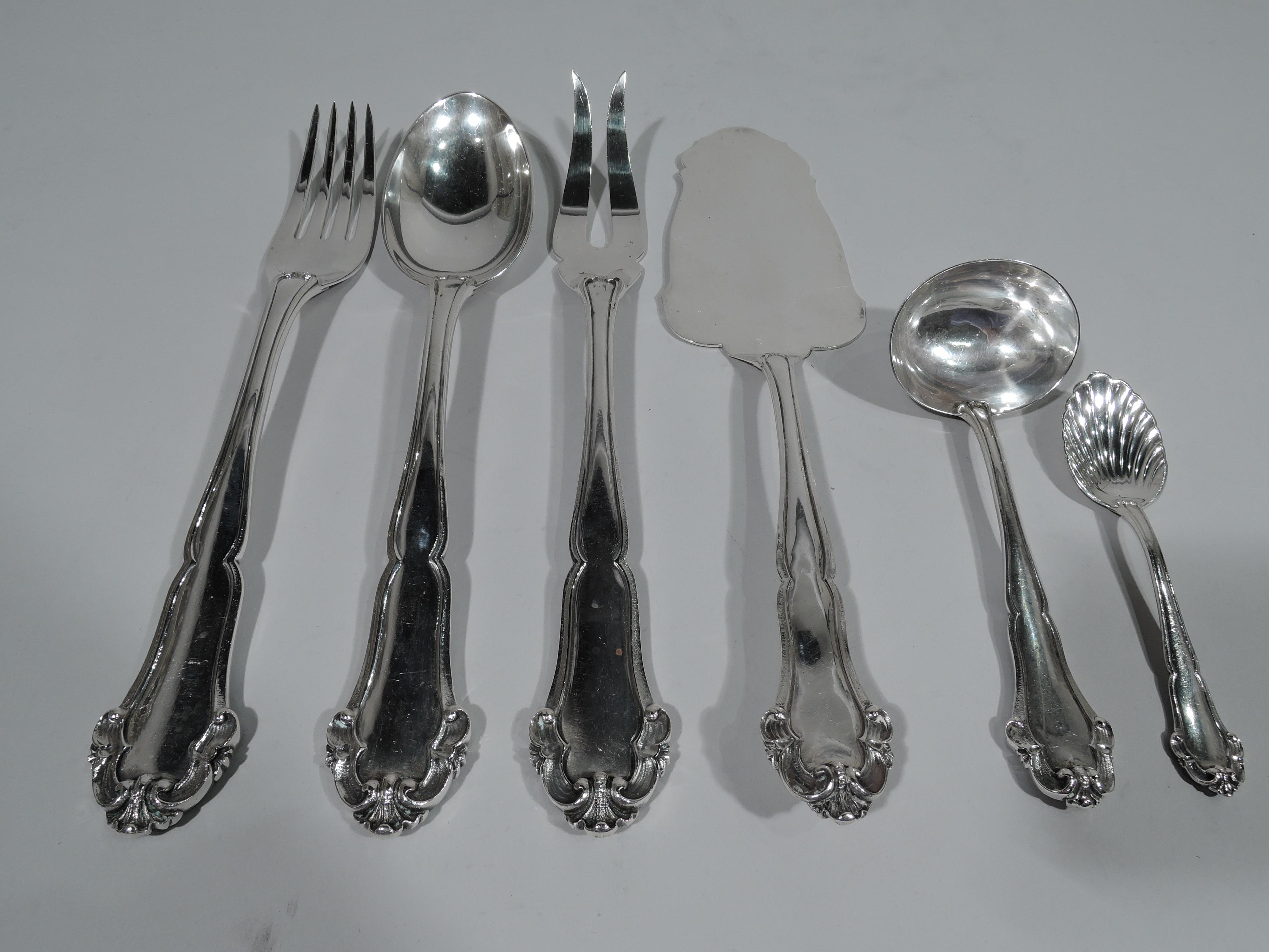 Desirable 800 silver dinner set for 12 in Grande Imperiale pattern. Made by Mario Buccellati in Italy. This set comprises 90 pieces (all dimensions in inches): Knives: 12 dinner knives (9 1/2) and 12 butter spreaders (6); Forks: 12 dinner forks (8