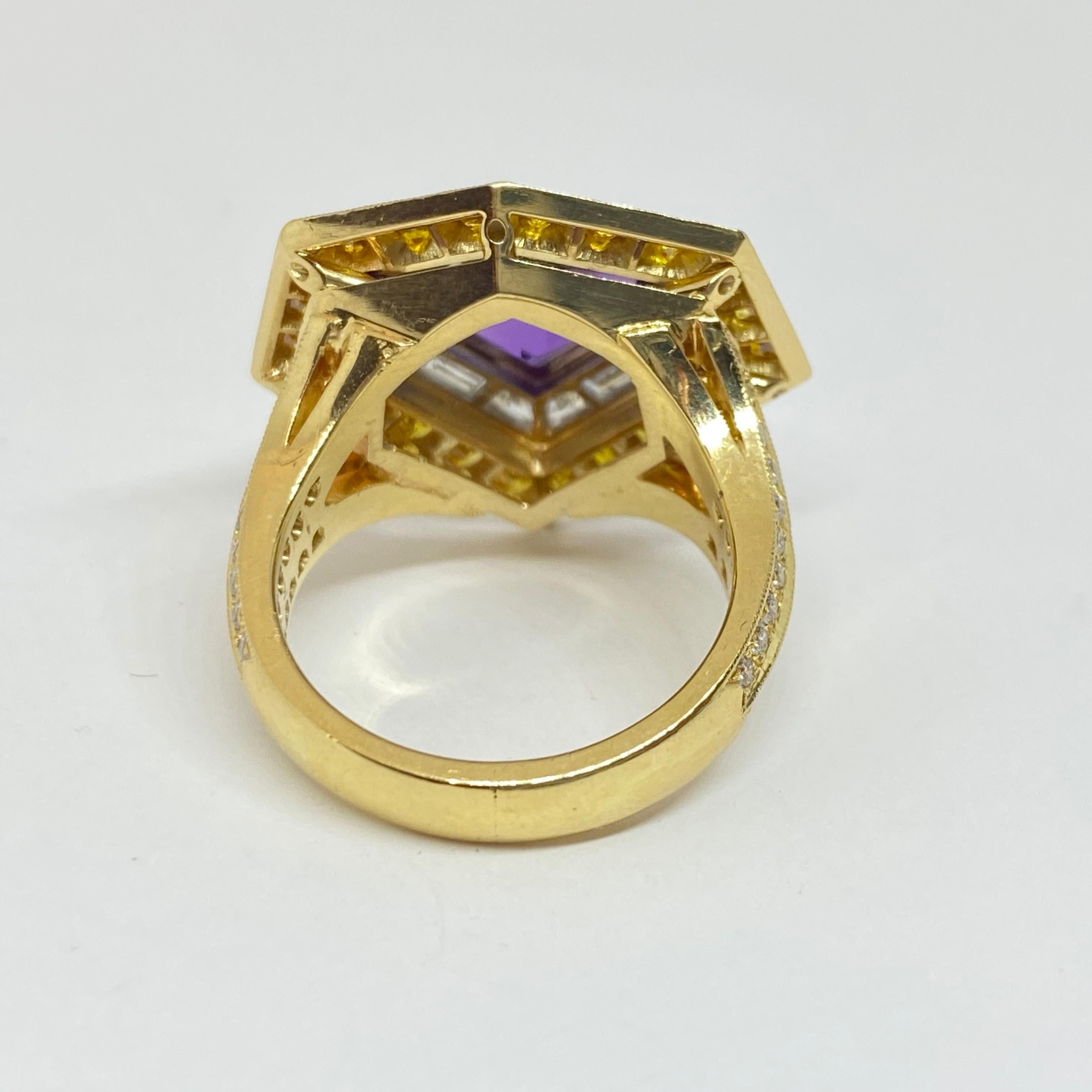 Mark Areias Jewelers Bague en forme de bouclier en forme de cerf-volant avec améthyste et diamants, faite à la main Pour femmes en vente