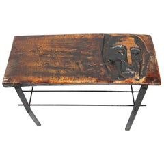 Handgefertigter Beistelltisch aus massivem Holz auf Eisenfuß, 1970er Jahre