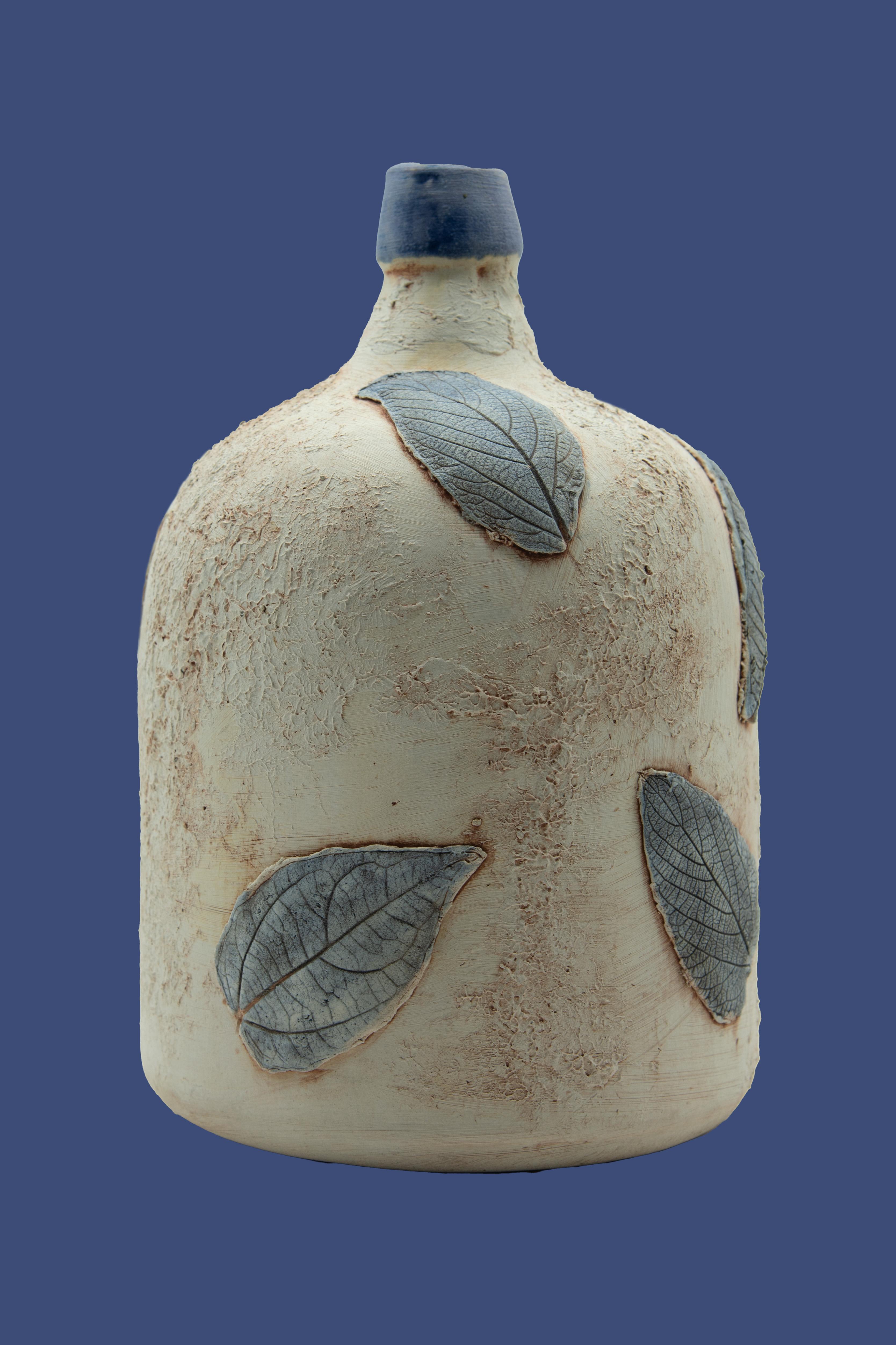 Handgefertigtes Mezcal-Gefäß aus Ton mit Blattdrucken, Fossil, Keramik, Organische Moderne (21. Jahrhundert und zeitgenössisch) im Angebot