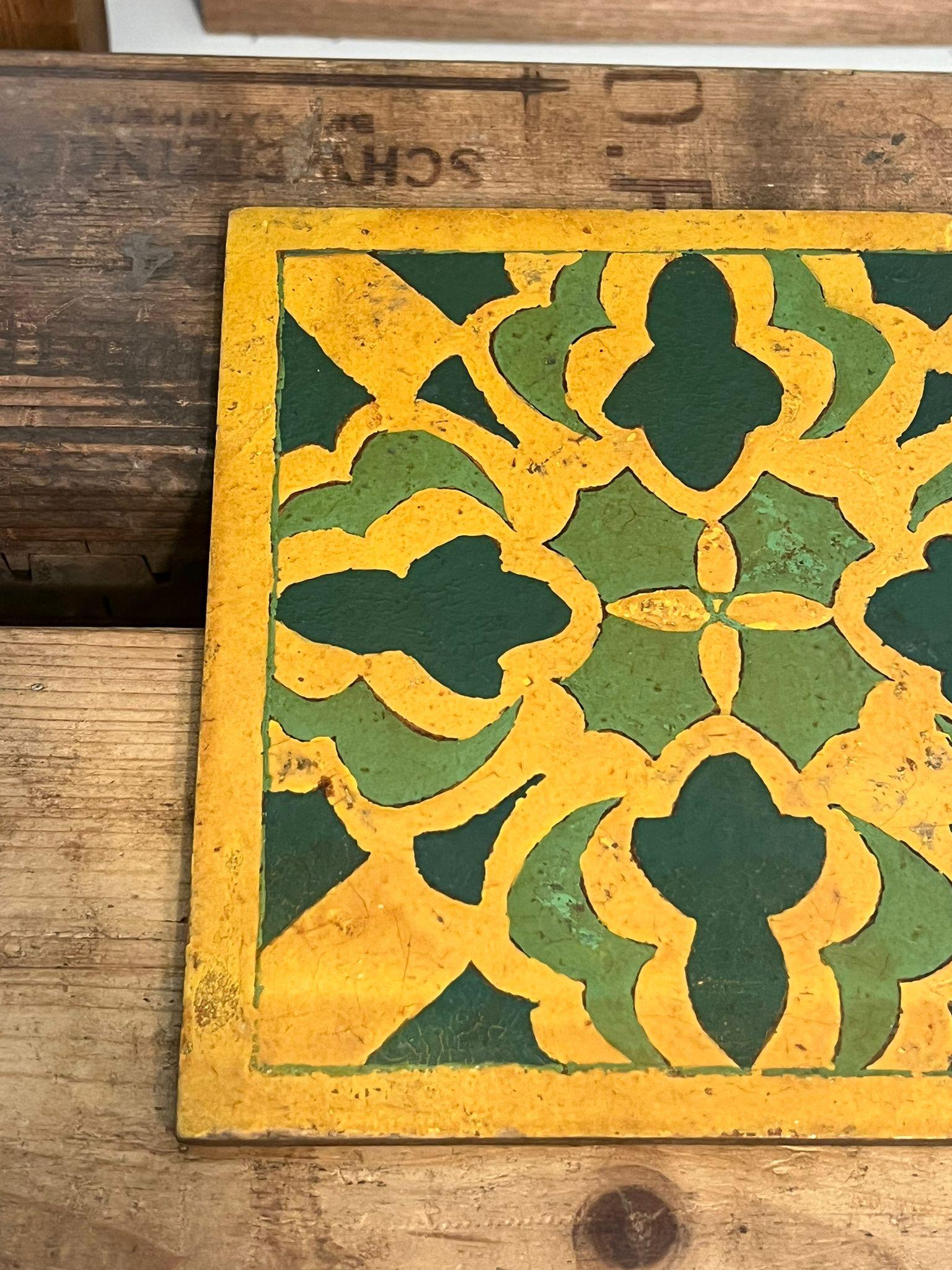 Fin du 20e siècle The Modern Modernity Tile fait à la main en papier épais. en vente