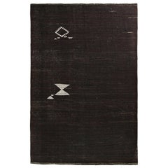 Tapis Kilim vintage marron à motif rayures fait à la main par Rug & Kilim, milieu du siècle dernier