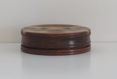 Jeu d'échecs de voyage miniature fait à la main en noyer incrusté, vers les années 1930