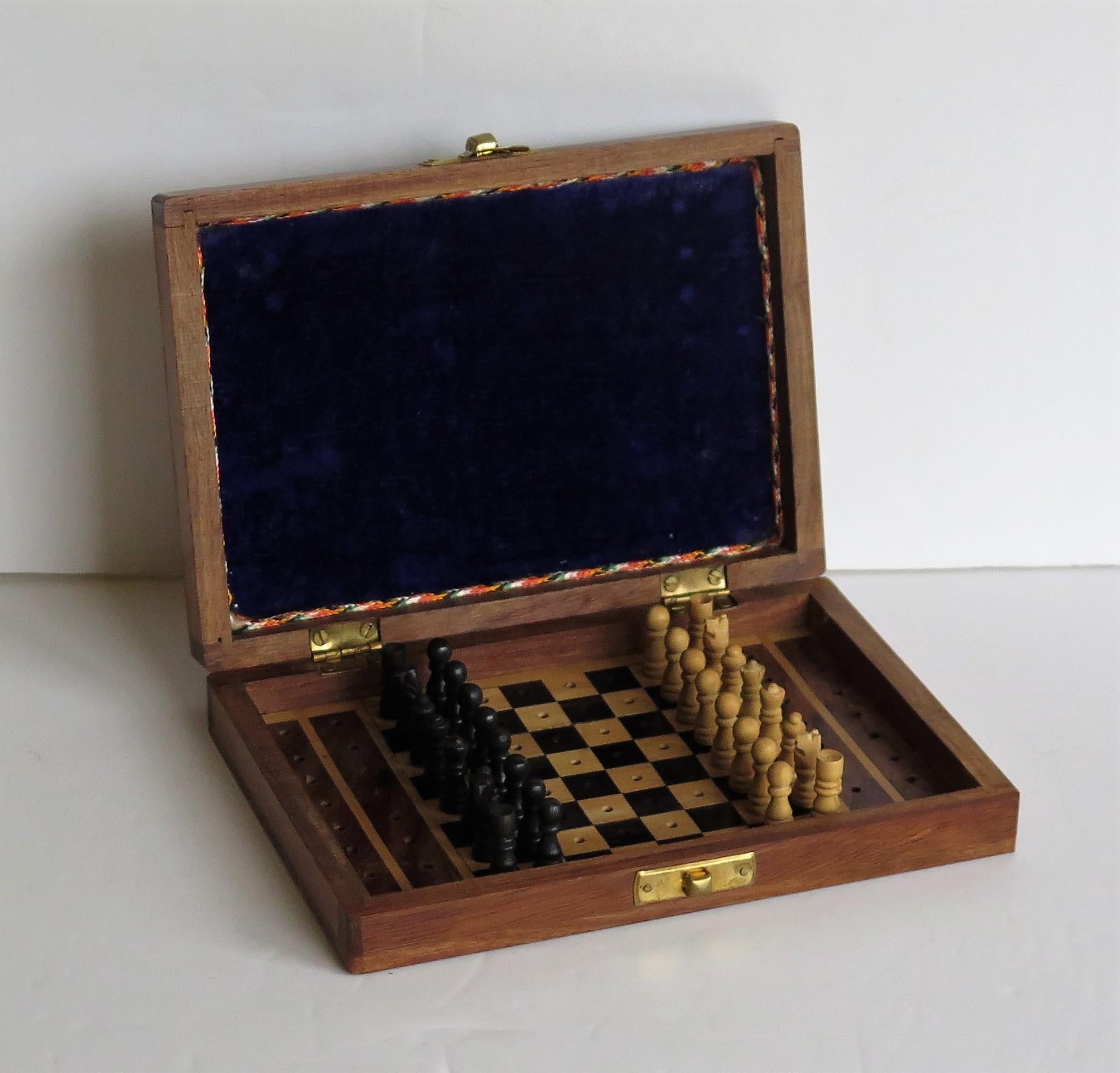 This is a good quality handmade Miniature or travelling wood chess set game of 32 pieces in its own inlaid hardwood box, which we date to the early 20th century, circa 1920.

This piece is all handmade. The chess set is complete with 32 wood pieces