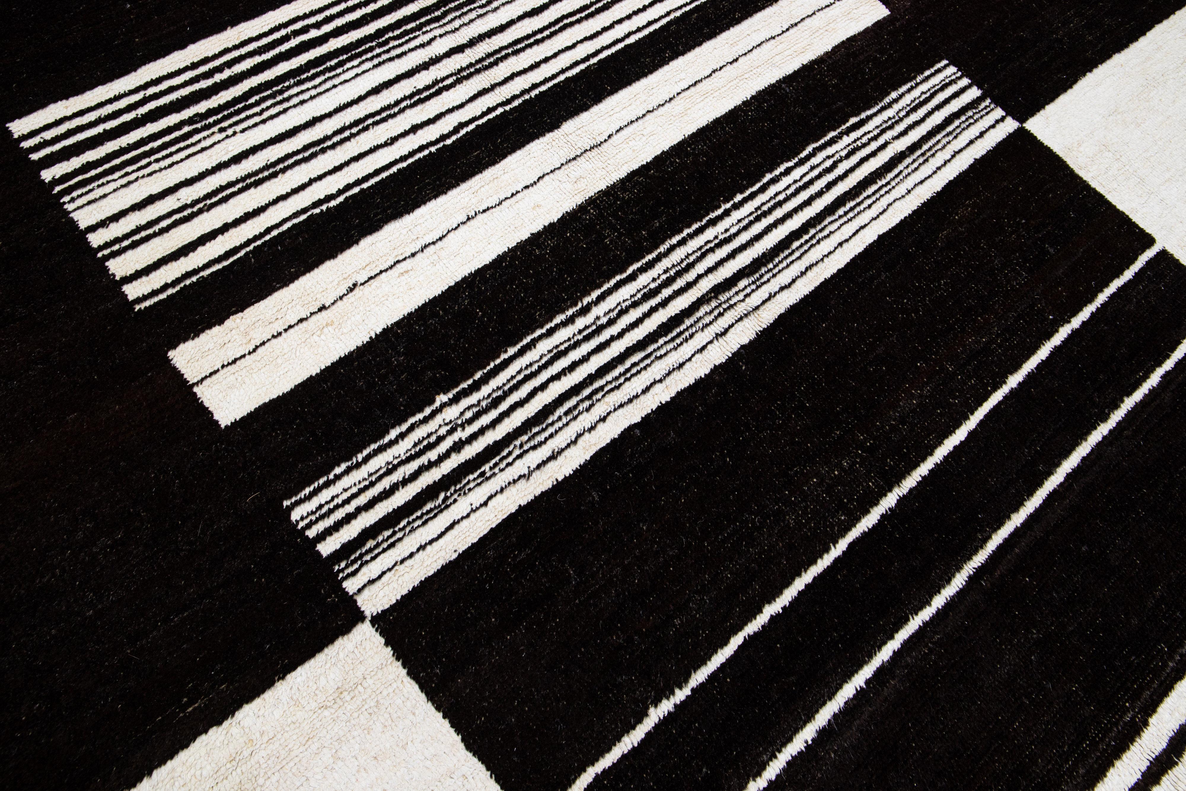 Handmade Minimalist Modern Moroccan Style Wool Rug in Balck & White In New Condition For Sale In Norwalk, CT