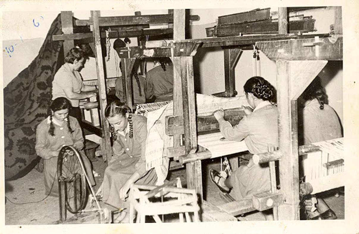 Folk Art Handmade Mixed Color Cotton Wool Runner Rug