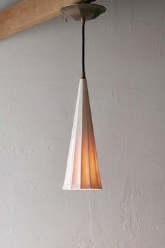 Pendentif en porcelaine cannelée, fait à la main, style ferme moderne et élancé