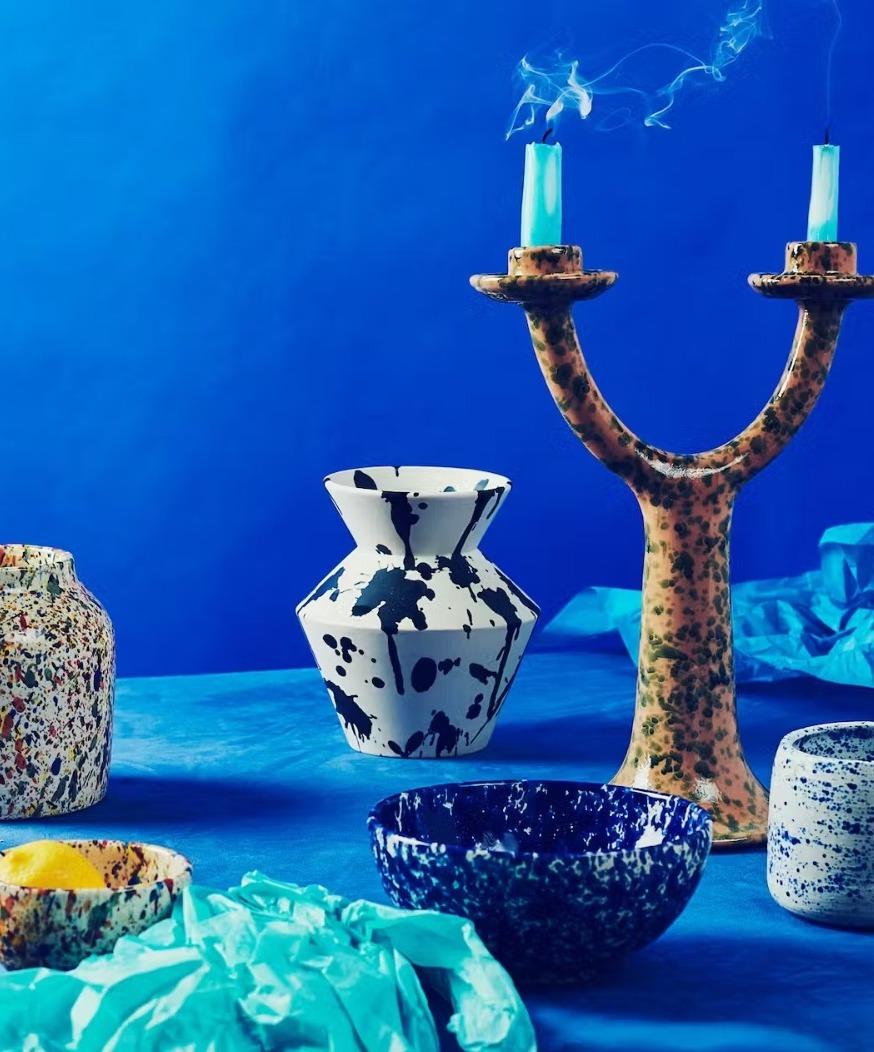Argentin Vase décoratif en céramique fait main en forme de rocher I - Noir et blanc en vente