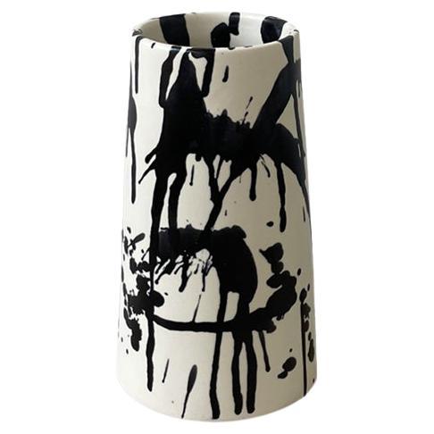 Vase à fleurs en céramique fait main Rock II - Noir et blanc en vente