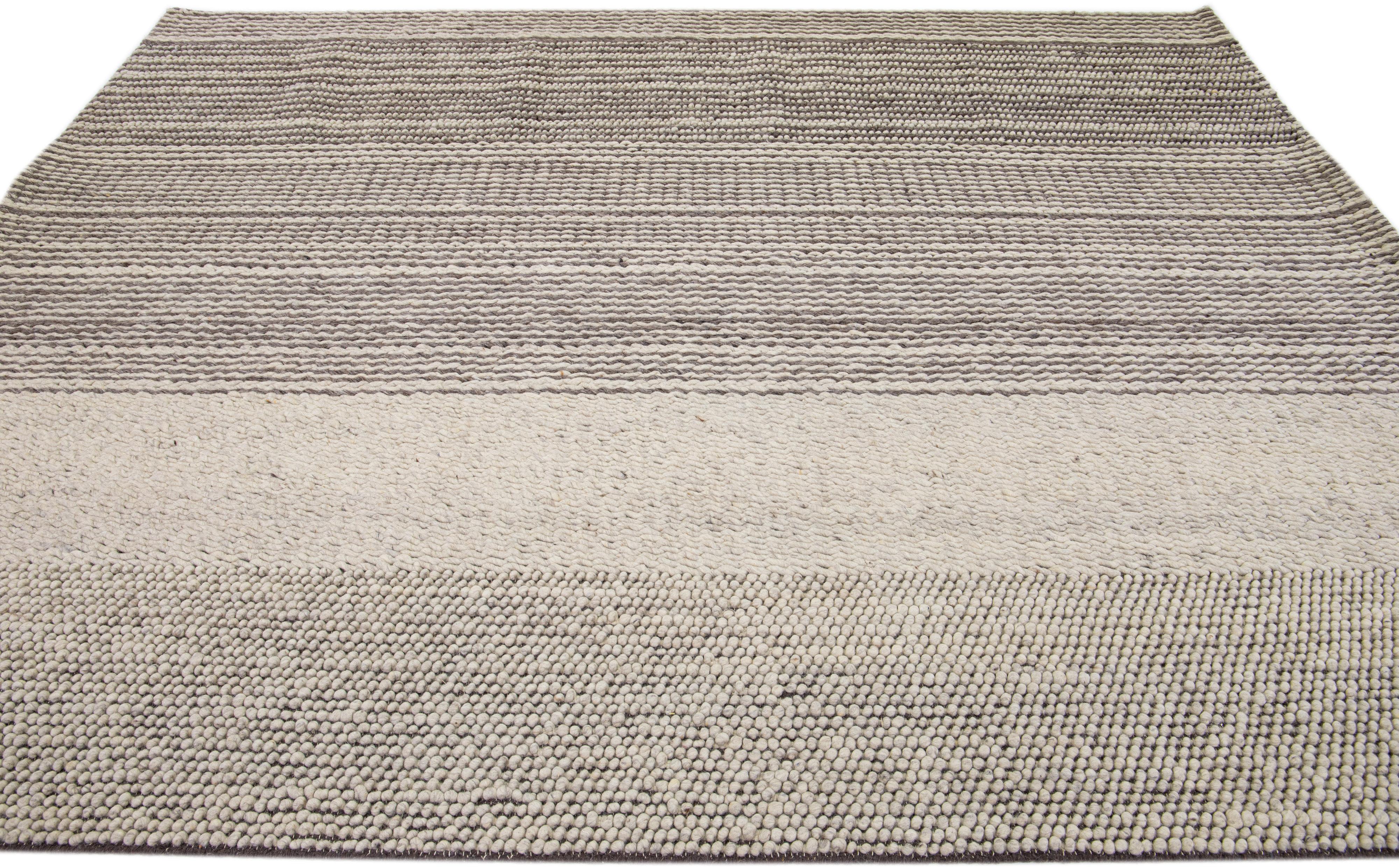 Indian Handmade Modern Minimalist Texture Style Wool Rug with Beige Color Field For Sale
