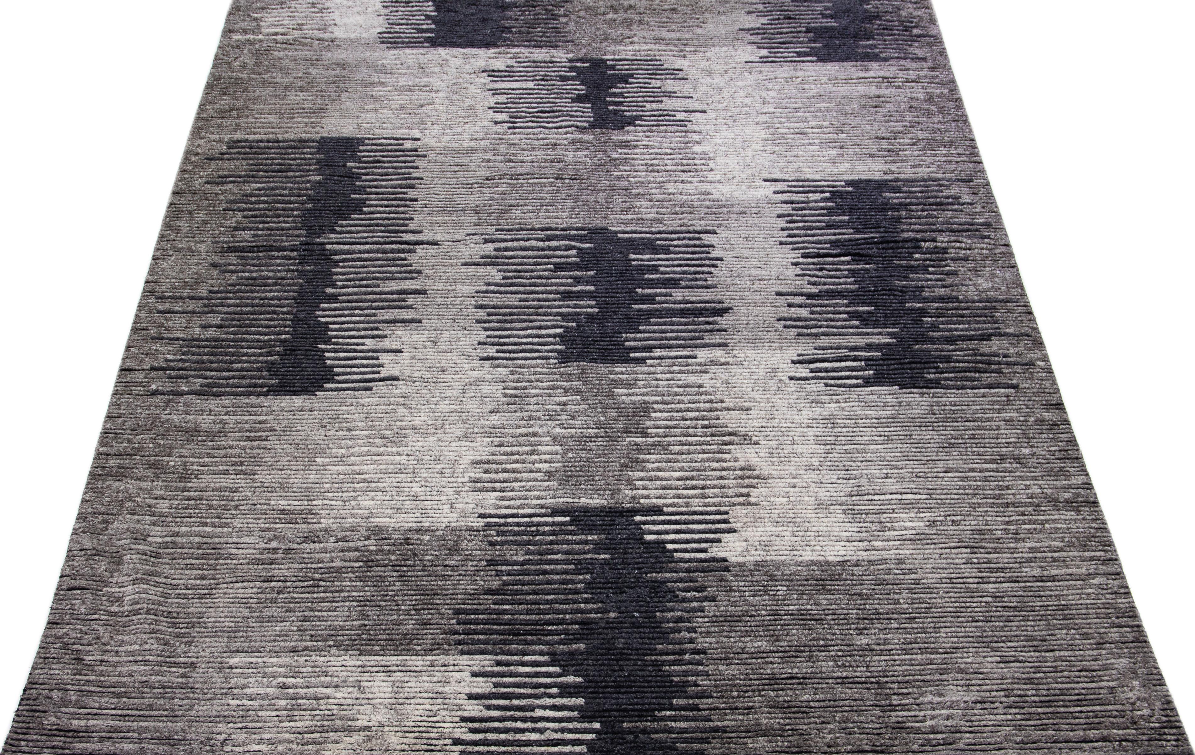 Beautiful Moroccan-Style handmade wool rug with a light gray color field. This Moroccan rug has dark gray accents in a gorgeous all-over abstract design.

This rug measures: 10' x 14'.

Our rugs are professional cleaning before shipping.