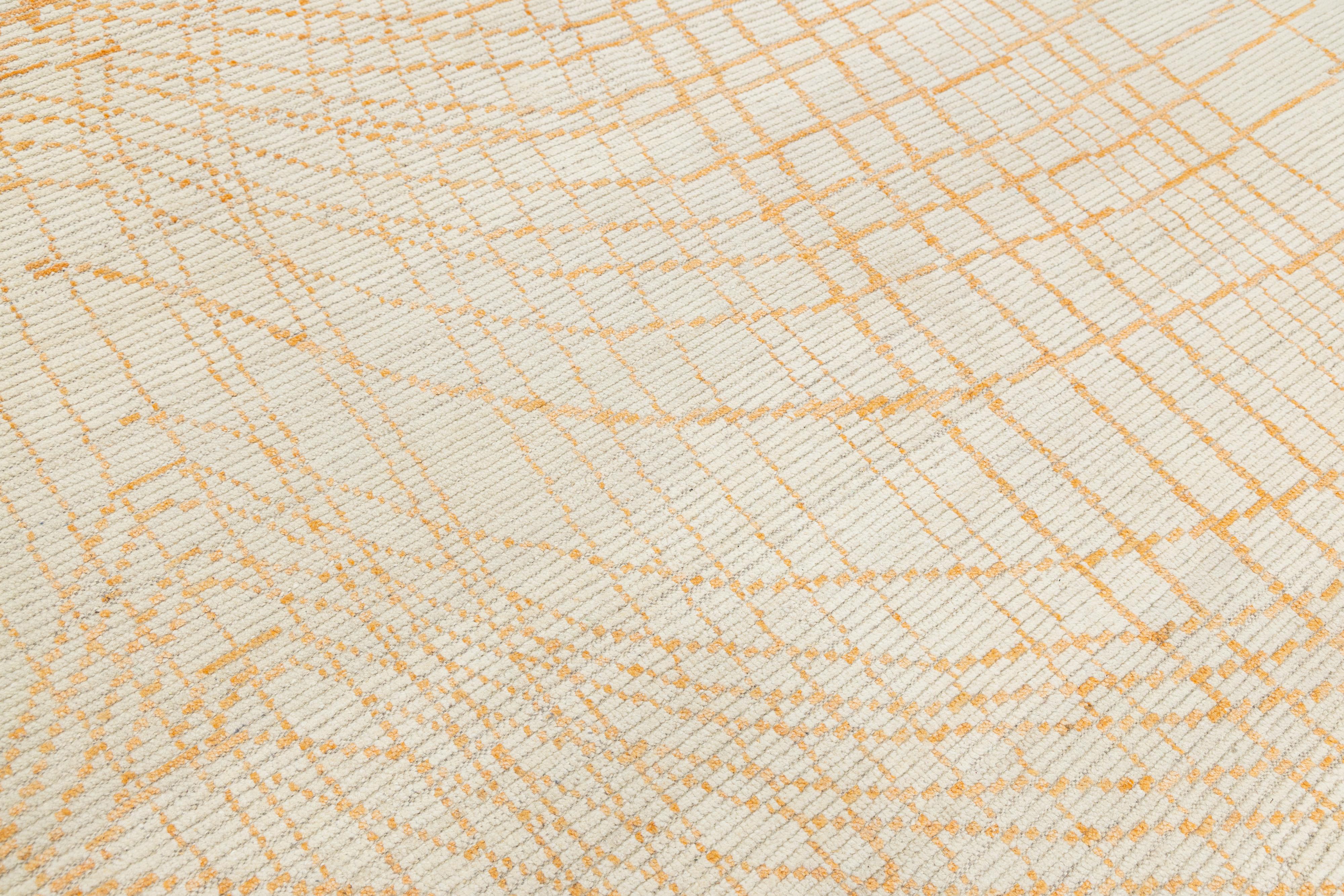 Handmade Modern Moroccan Style Beige and Orange Wool Rug With Abstract Design en Nuevo estado para la venta en Norwalk, CT